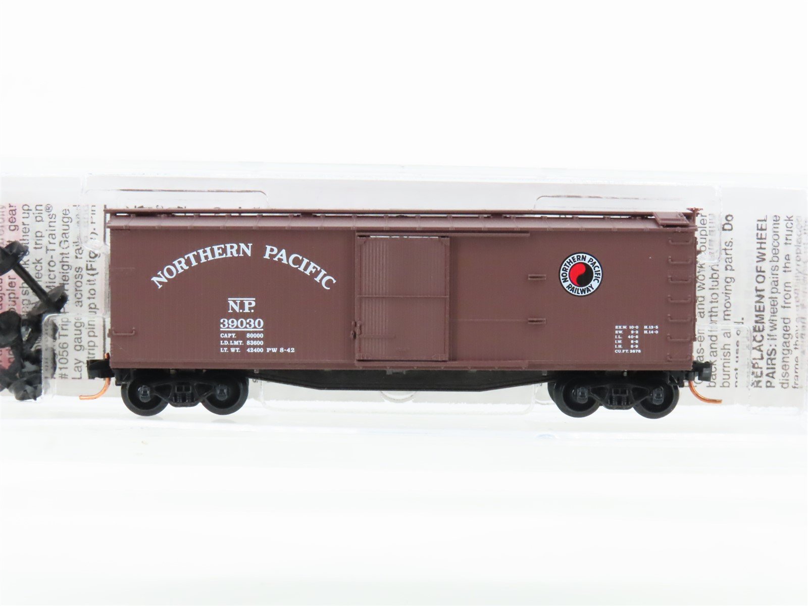 N Micro-Trains MTL 03900030 NP Northern Pacific 40' Standard Boxcar #39030