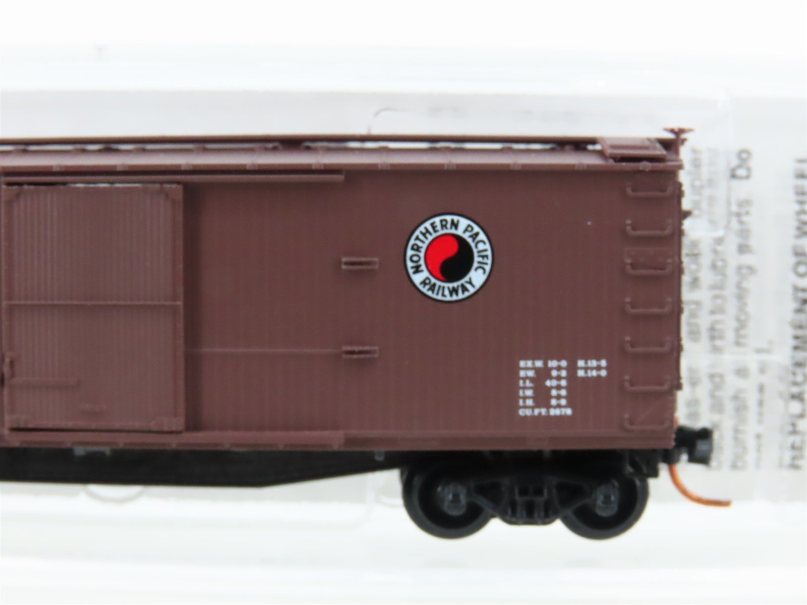 N Micro-Trains MTL 03900030 NP Northern Pacific 40' Standard Boxcar #39030