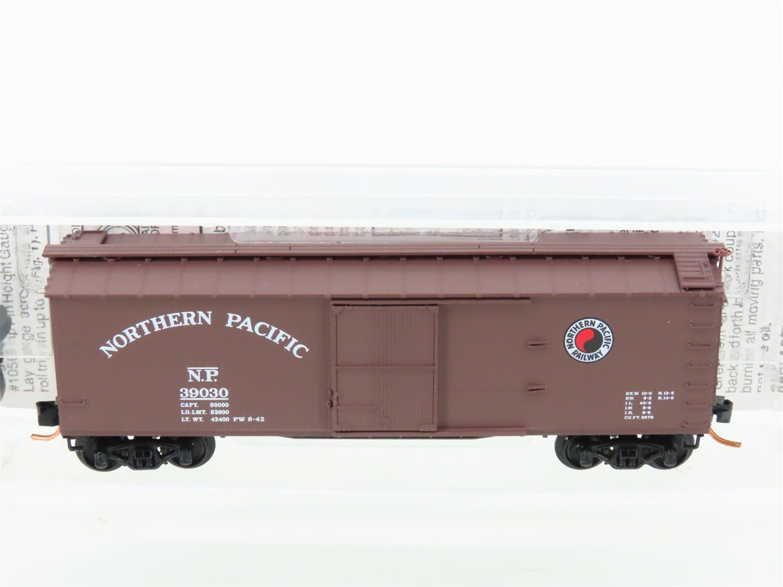 N Micro-Trains MTL 03900030 NP Northern Pacific 40' Standard Boxcar #39030