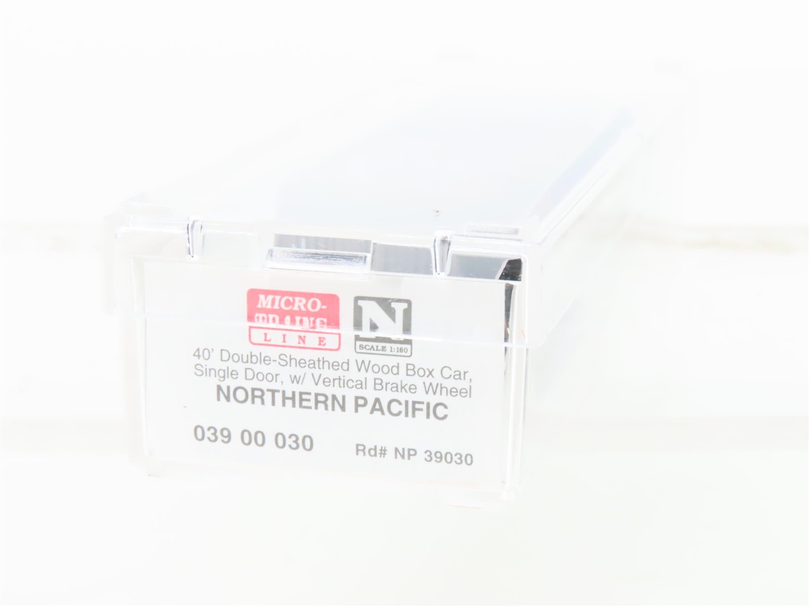 N Micro-Trains MTL 03900030 NP Northern Pacific 40' Standard Boxcar #39030