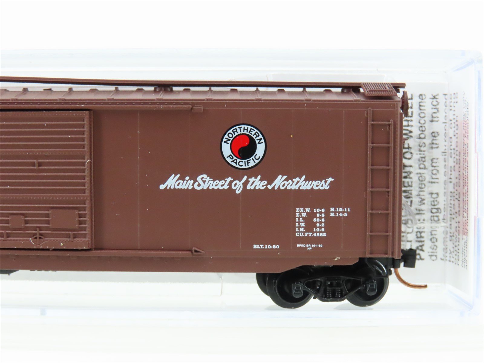 N Micro-Trains MTL 03100060 NP Northern Pacific 50' Standard Boxcar #31452