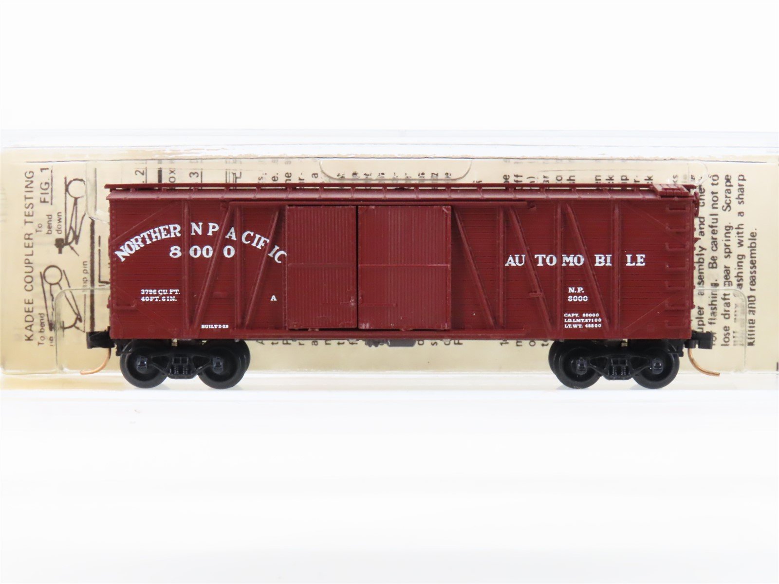 N Scale Micro-Trains/Kadee 29030 NP Northern Pacific 40' Boxcar #8000
