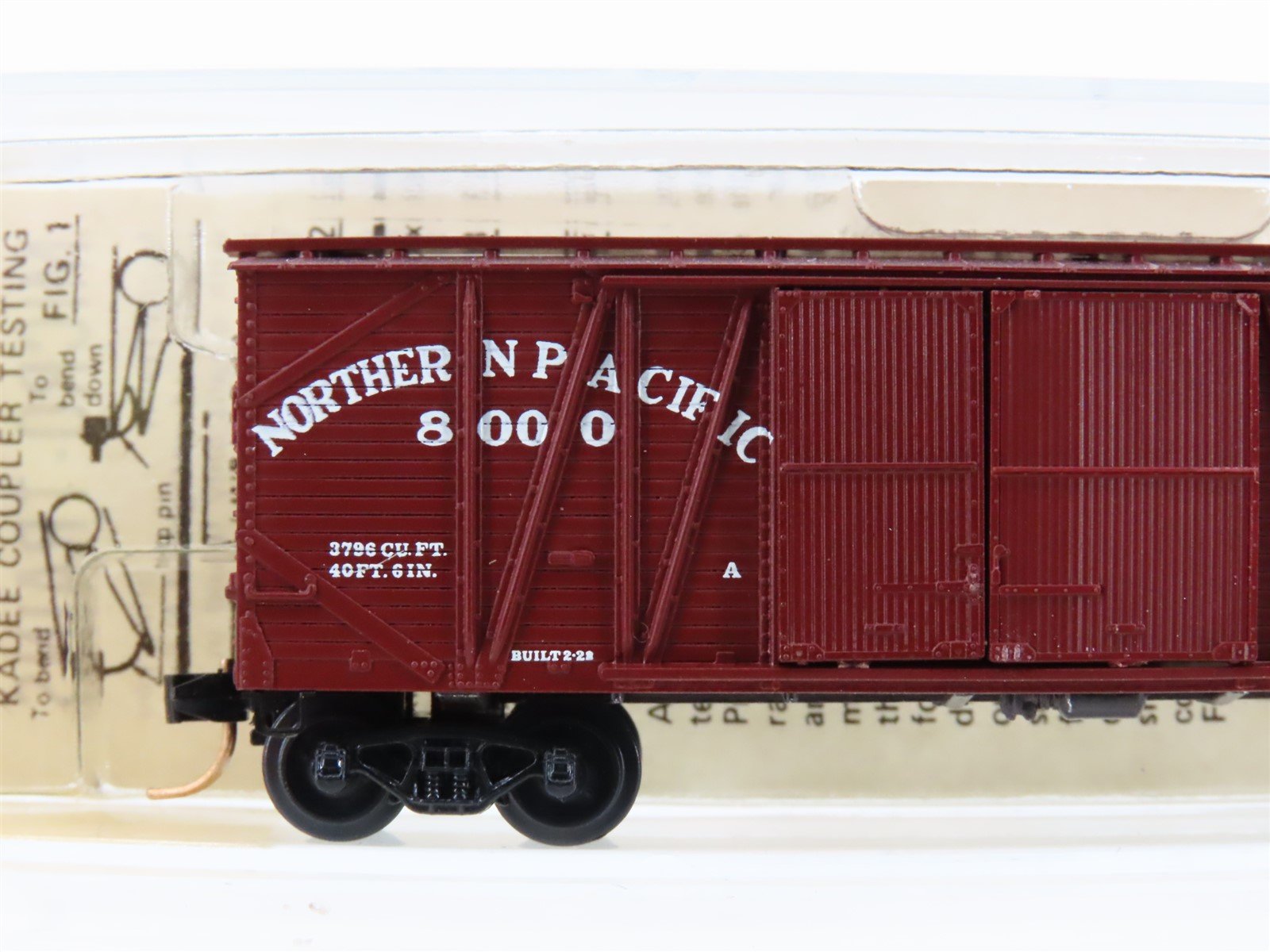 N Scale Micro-Trains/Kadee 29030 NP Northern Pacific 40' Boxcar #8000