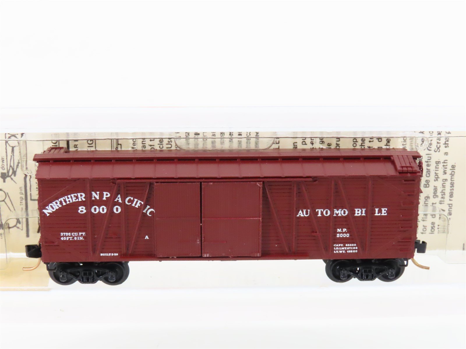 N Scale Micro-Trains/Kadee 29030 NP Northern Pacific 40' Boxcar #8000