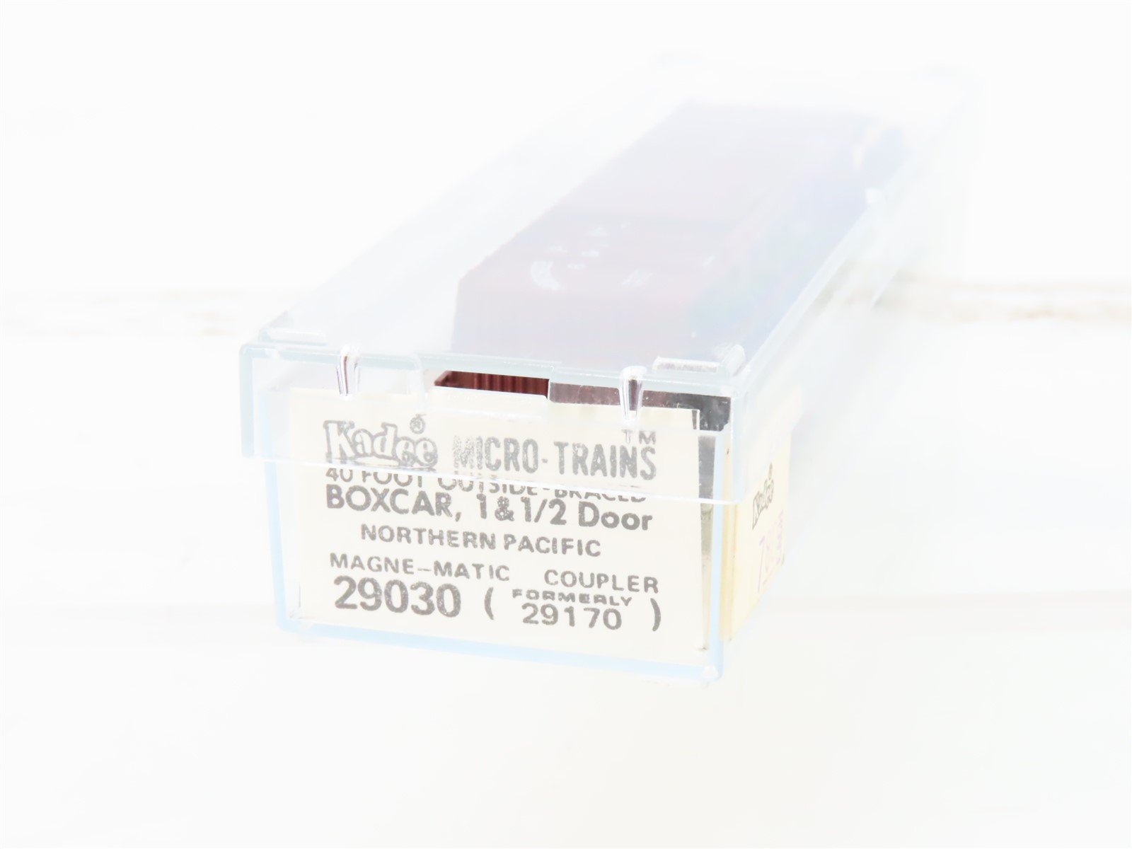 N Scale Micro-Trains/Kadee 29030 NP Northern Pacific 40' Boxcar #8000