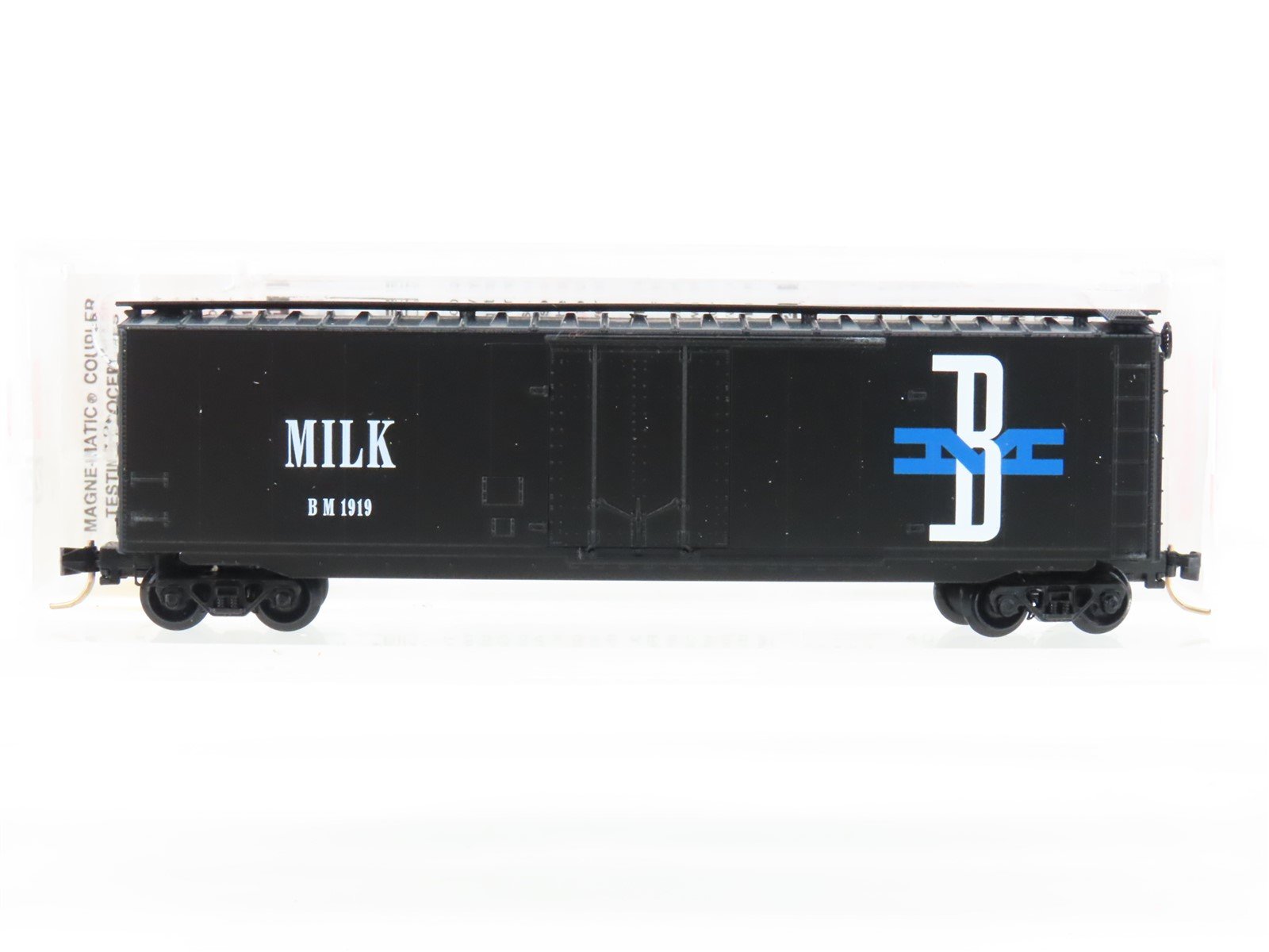 N Scale Micro-Trains 32330 B&M Boston & Maine 50' Standard Boxcar #1919