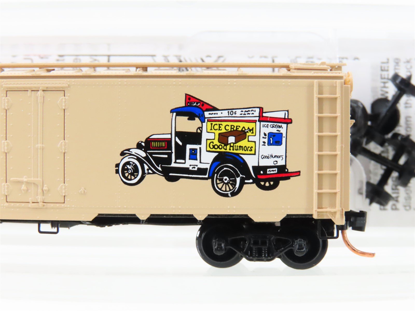 N Scale Micro-Trains 59580 GH Good Humor 40' Steel Ice Reefer #8002