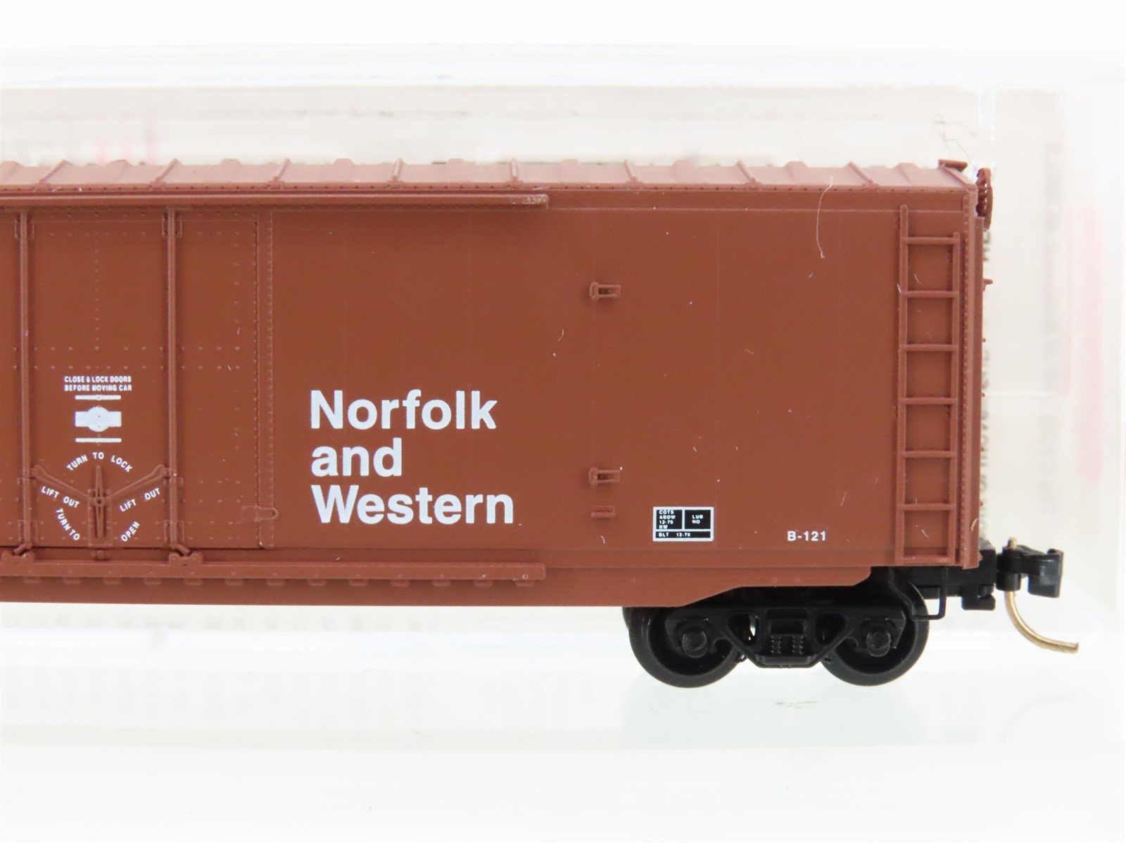 N Scale Micro-Trains MTL 75030 NW Norfolk & Western Railroad 50' Box Car #160784