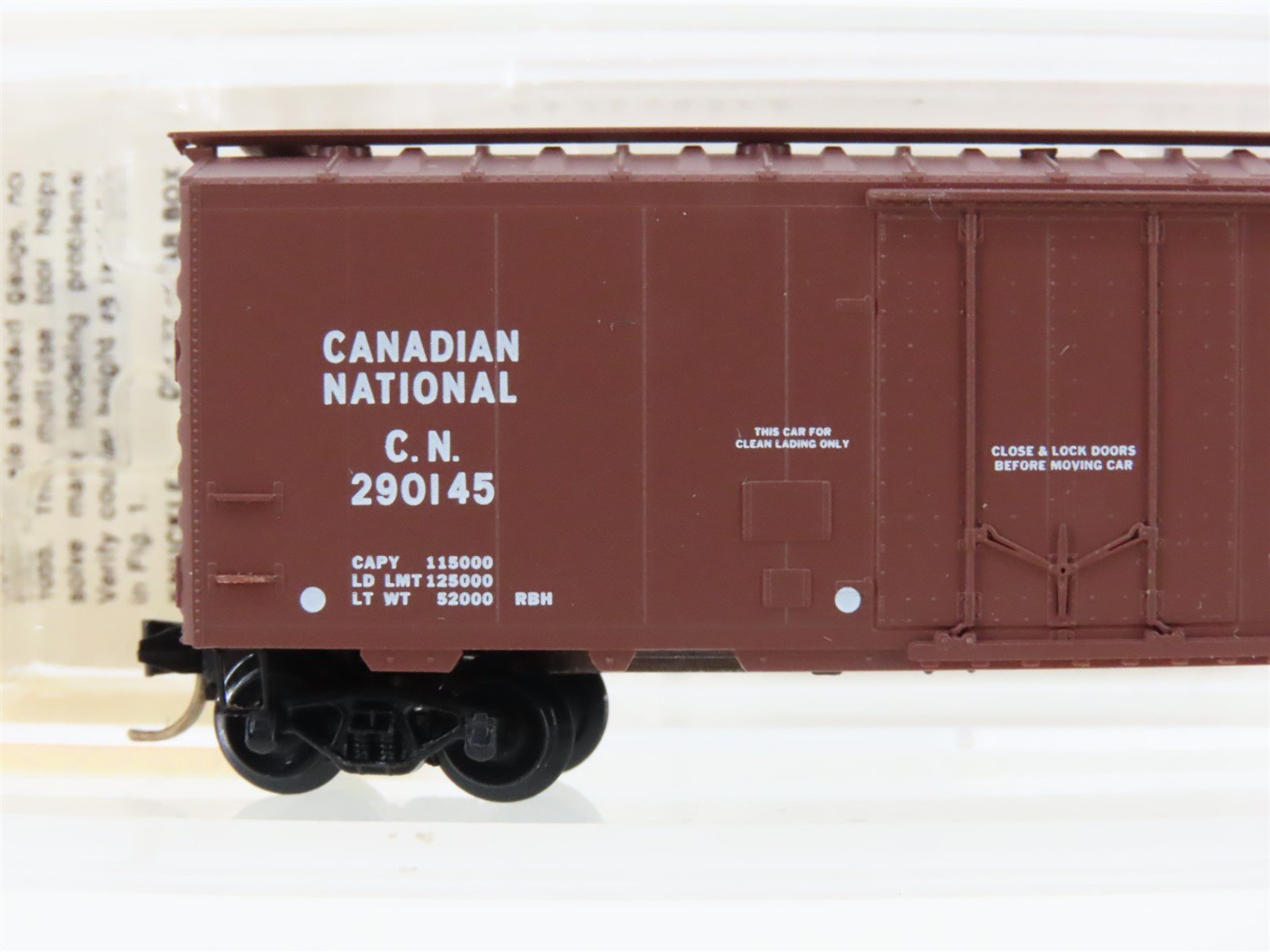 N Scale Micro-Trains MTL 21120 CN Canadian National Railroad 40' Box Car #290145