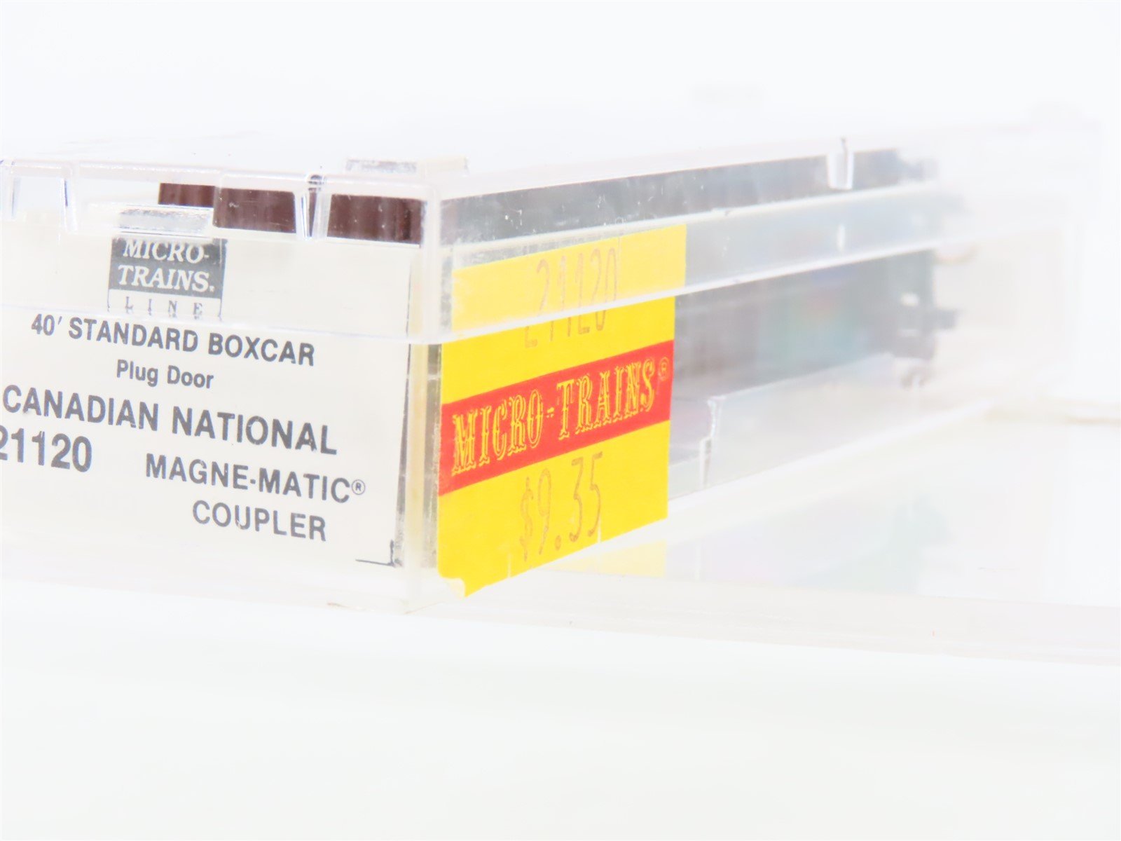 N Scale Micro-Trains MTL 21120 CN Canadian National Railroad 40' Box Car #290145