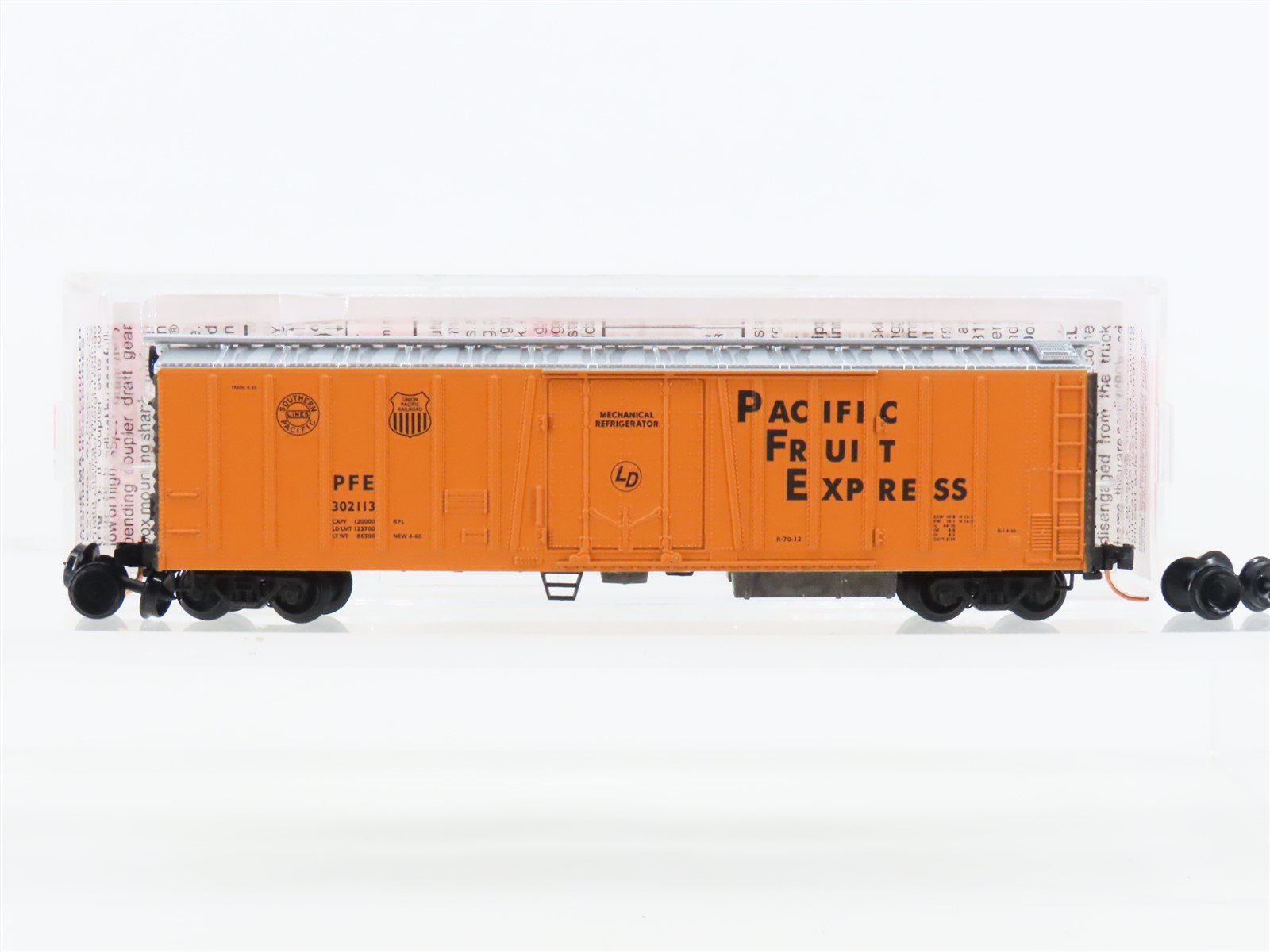 N Micro-Trains MTL 70010 PFE Pacific Fruit Express Mechanical Reefer #302113