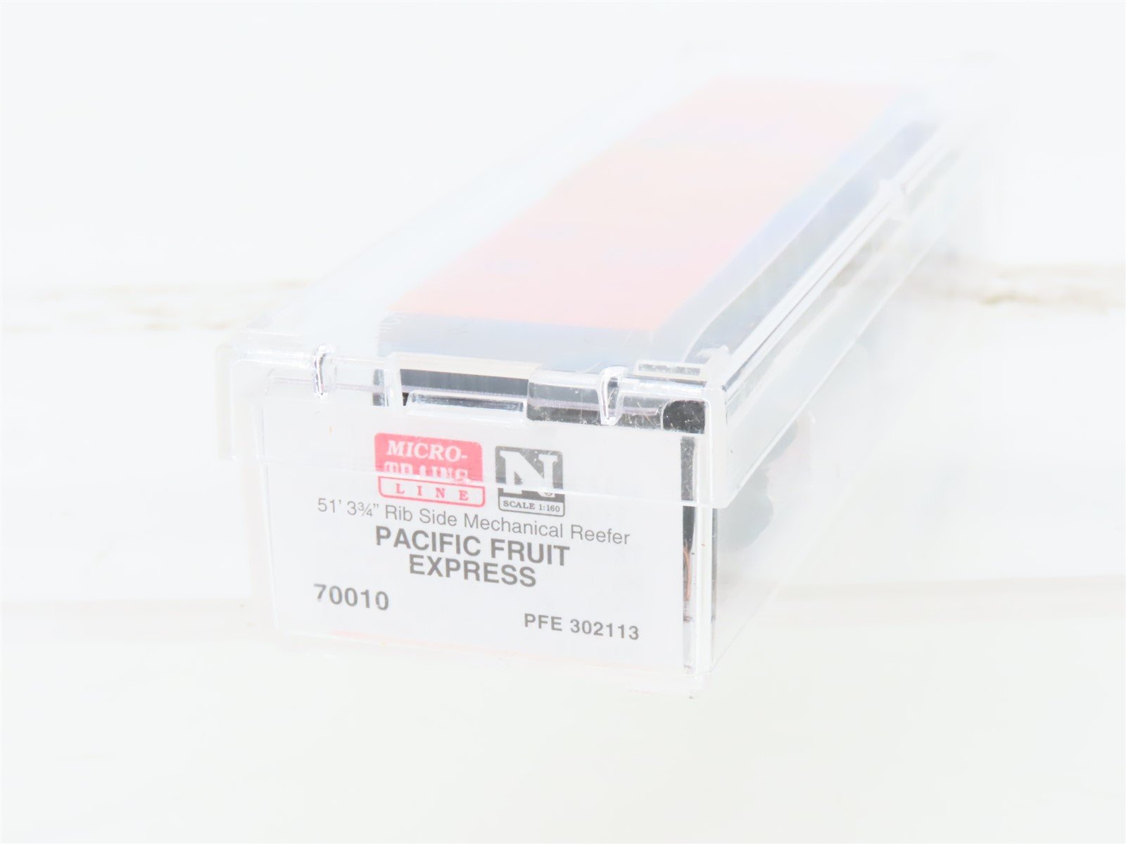 N Micro-Trains MTL 70010 PFE Pacific Fruit Express Mechanical Reefer #302113