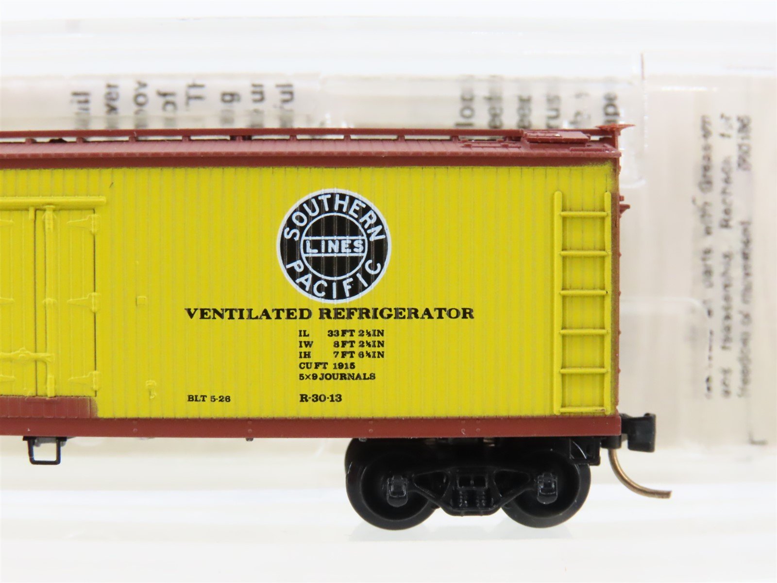 N Scale Micro-Trains MTL 49180 SP PFE Pacific Fruit Express 40' Reefer #35447