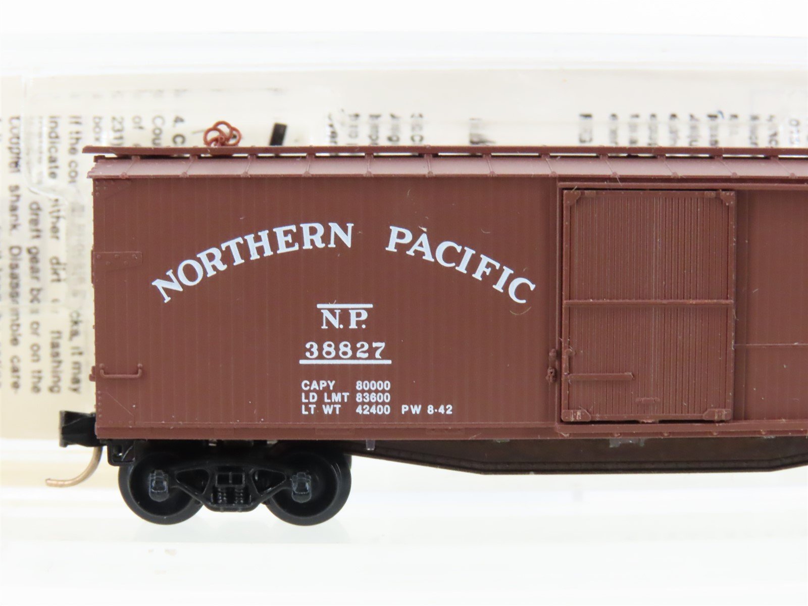 N Scale Micro-Trains MTL 39030 NP Northern Pacific 40' Wood Box Car #38827