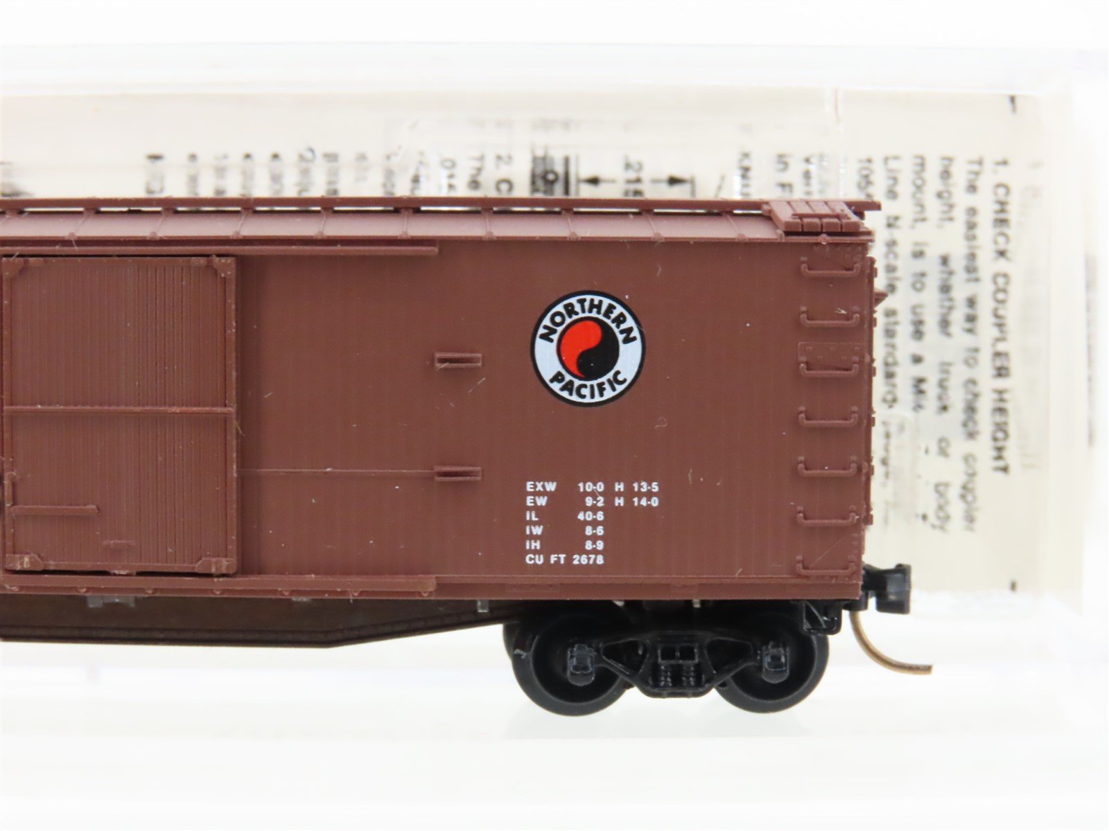 N Scale Micro-Trains MTL 39030 NP Northern Pacific 40' Wood Box Car #38827