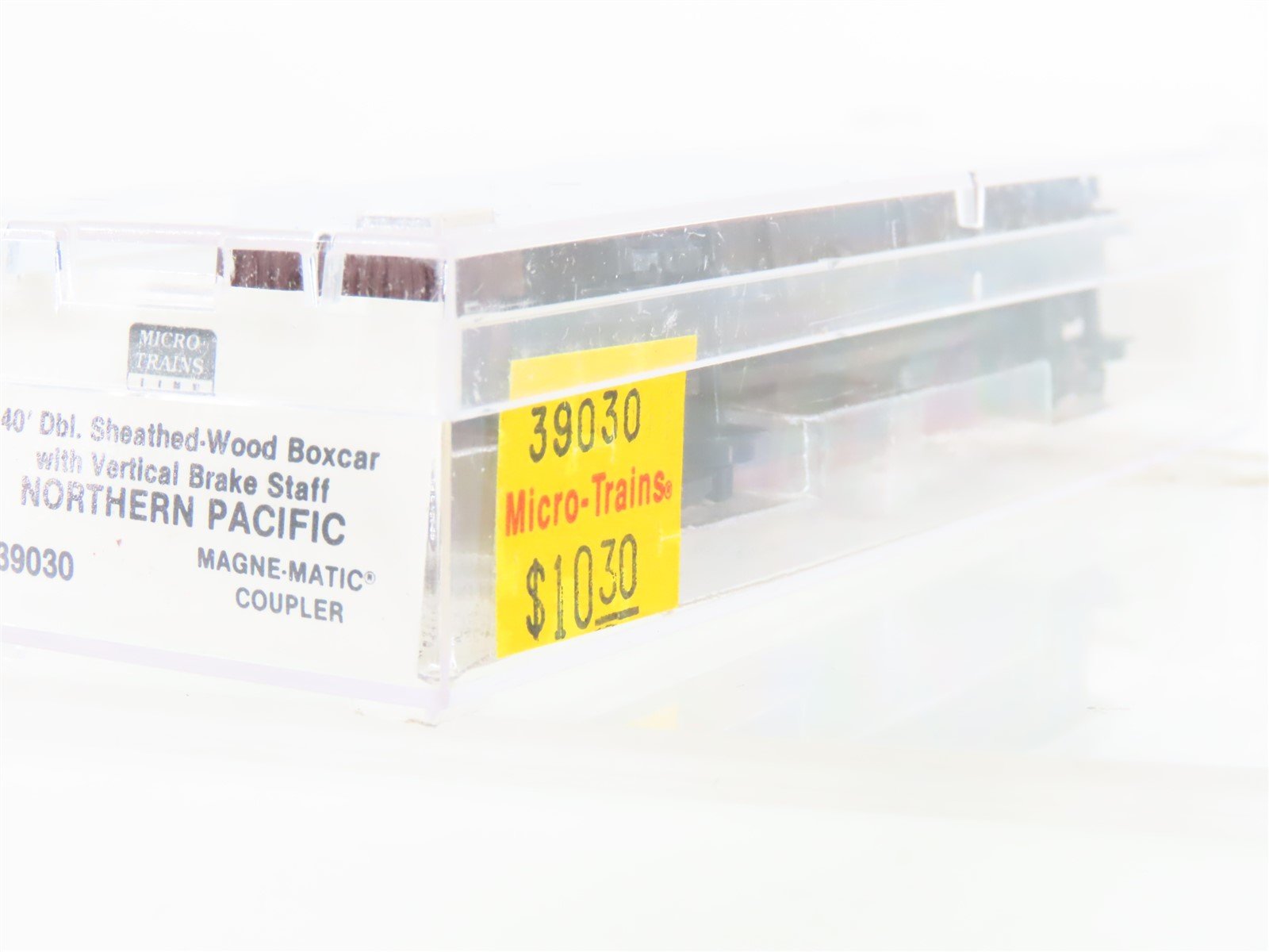 N Scale Micro-Trains MTL 39030 NP Northern Pacific 40' Wood Box Car #38827