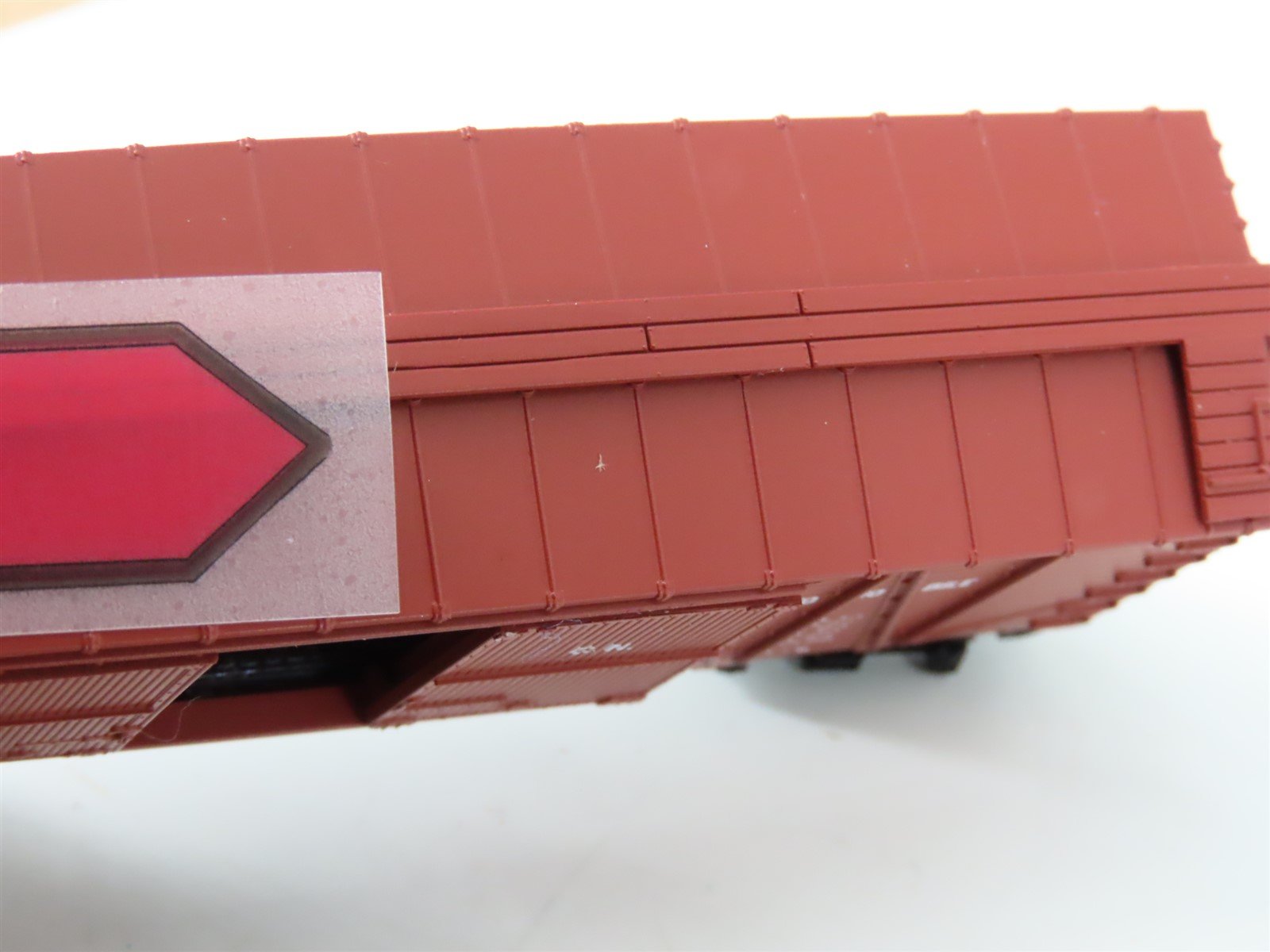 N Micro-Trains MTL 40010 CN Canadian National 40' Automobile Box Car #582593