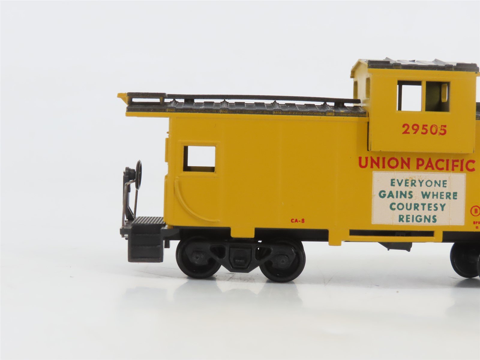 HO Scale Athearn 5368 UP Union Pacific Wide Vision Caboose #29505 - BUILT