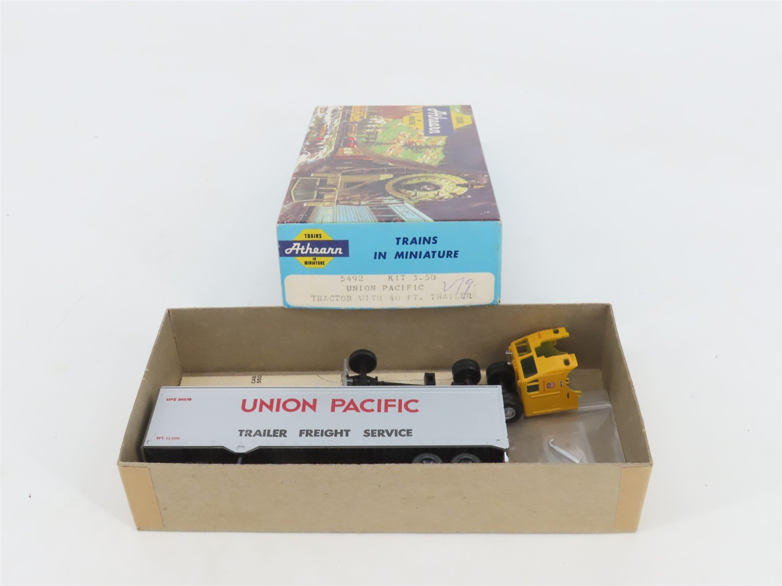 HO 1/87 Scale Athearn Kit 5492 UP Union Pacific Tractor w/ 40' Trailer