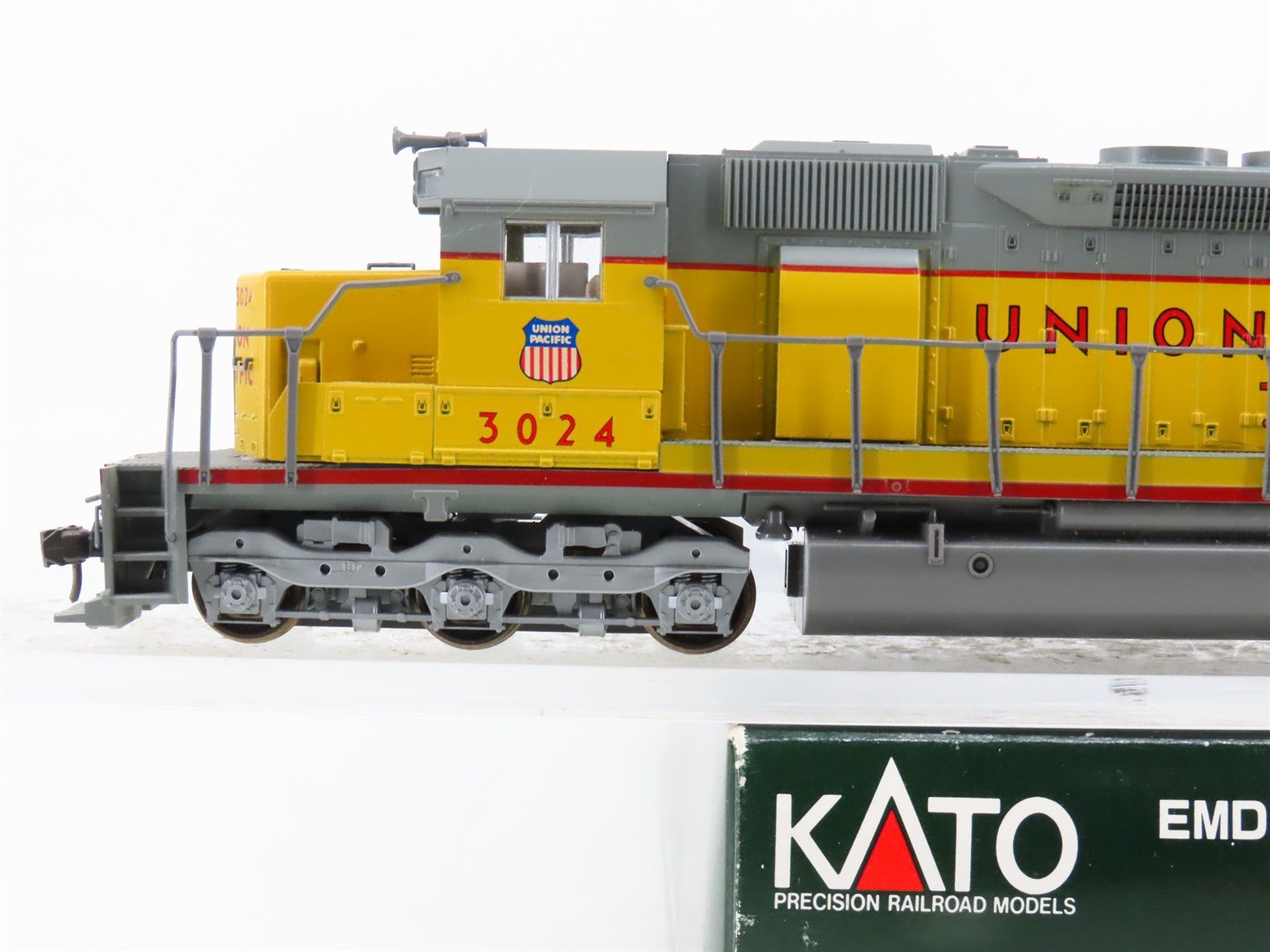 HO Scale KATO 37-01E UP Union Pacific SD40 Diesel Locomotive #3024