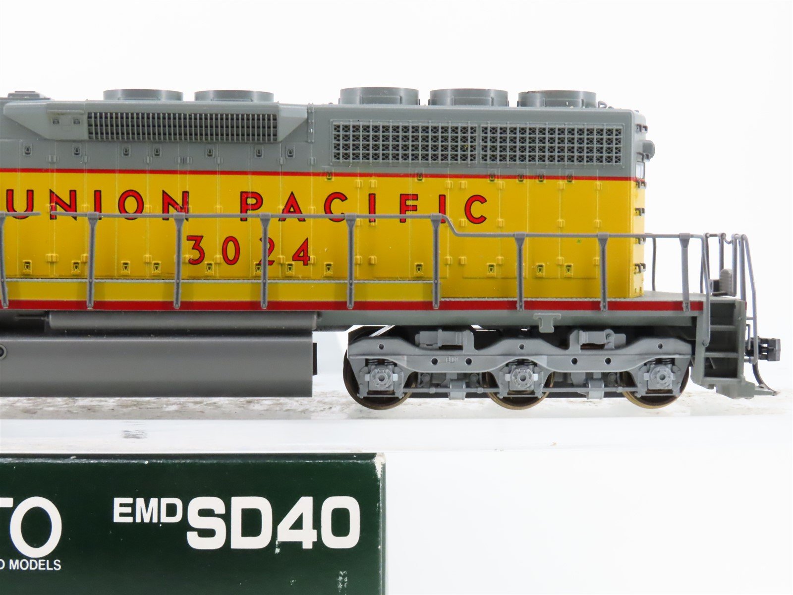 HO Scale KATO 37-01E UP Union Pacific SD40 Diesel Locomotive #3024