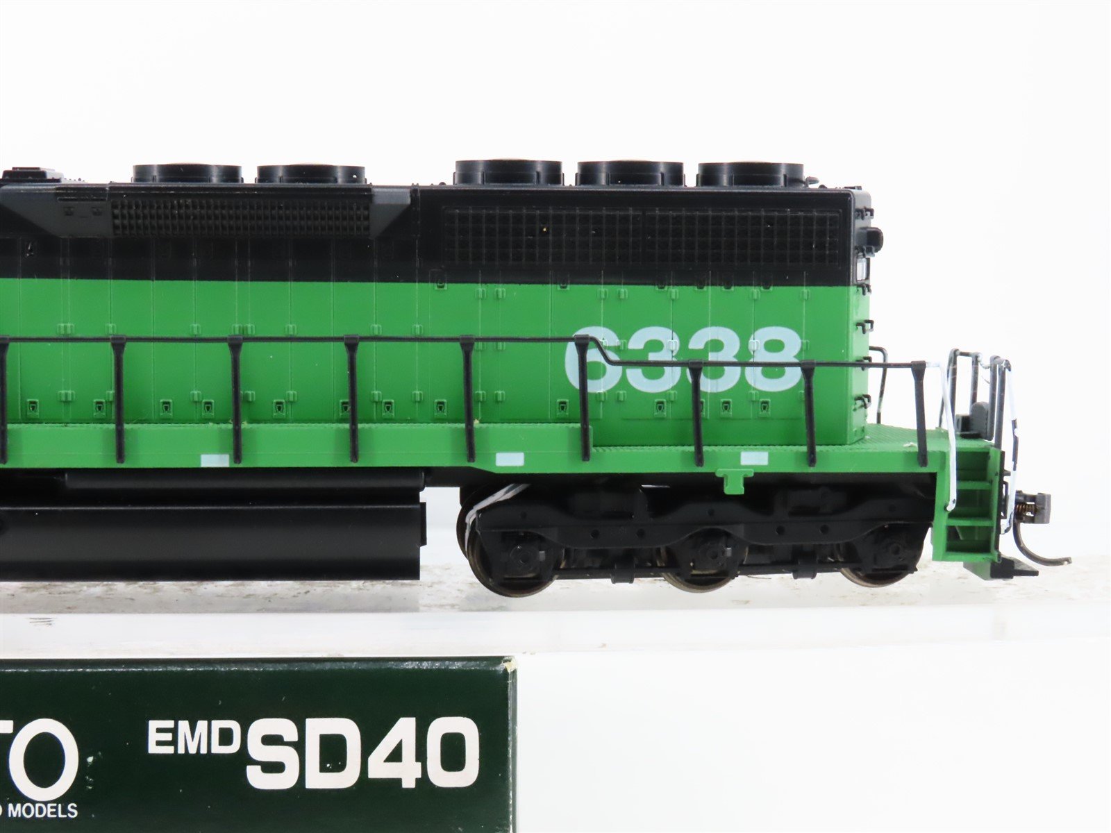 HO Scale KATO 37-014 BN Burlington Northern SD40 Diesel Locomotive #6338