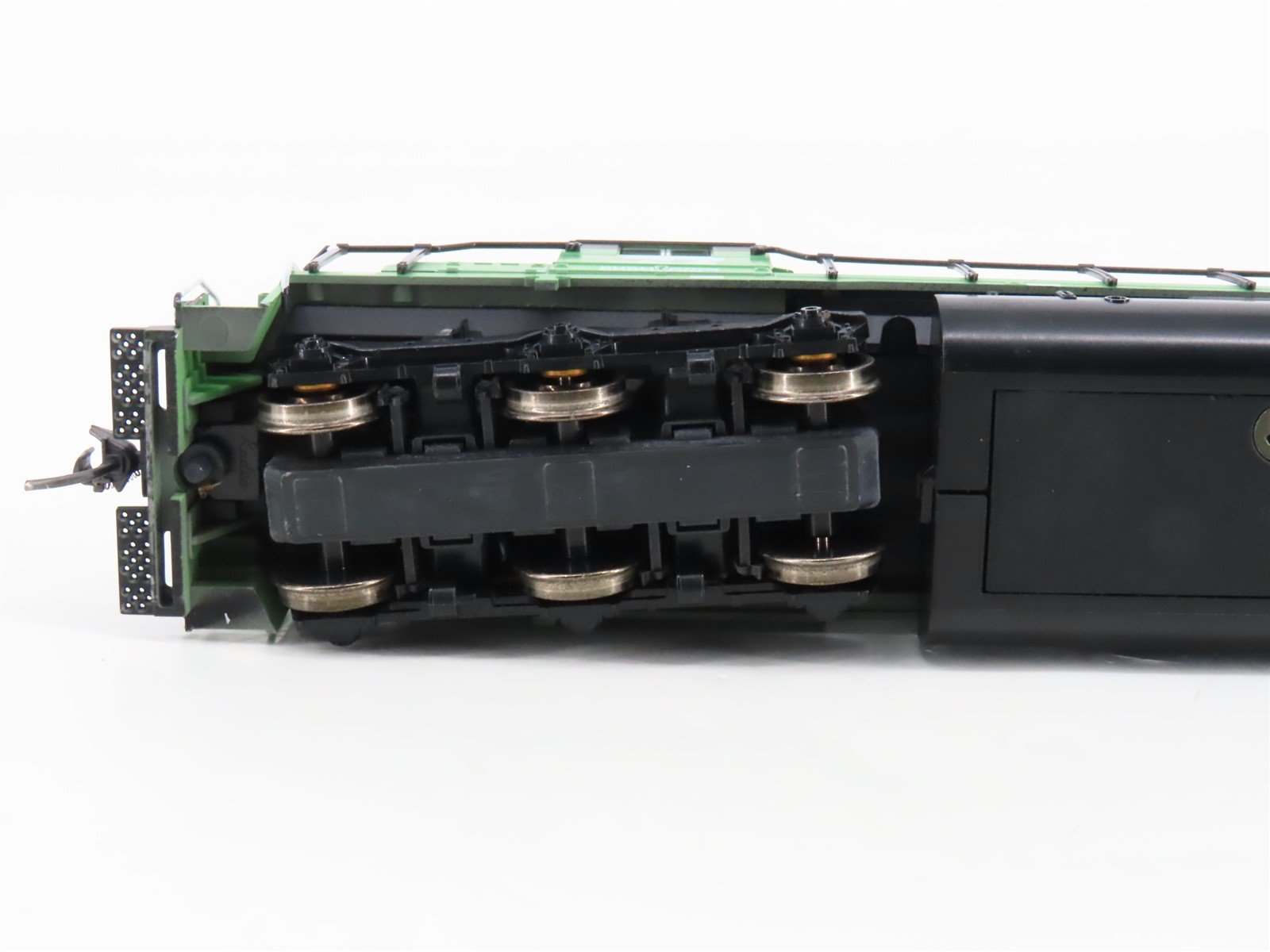 HO Scale KATO 37-014 BN Burlington Northern SD40 Diesel Locomotive #6338