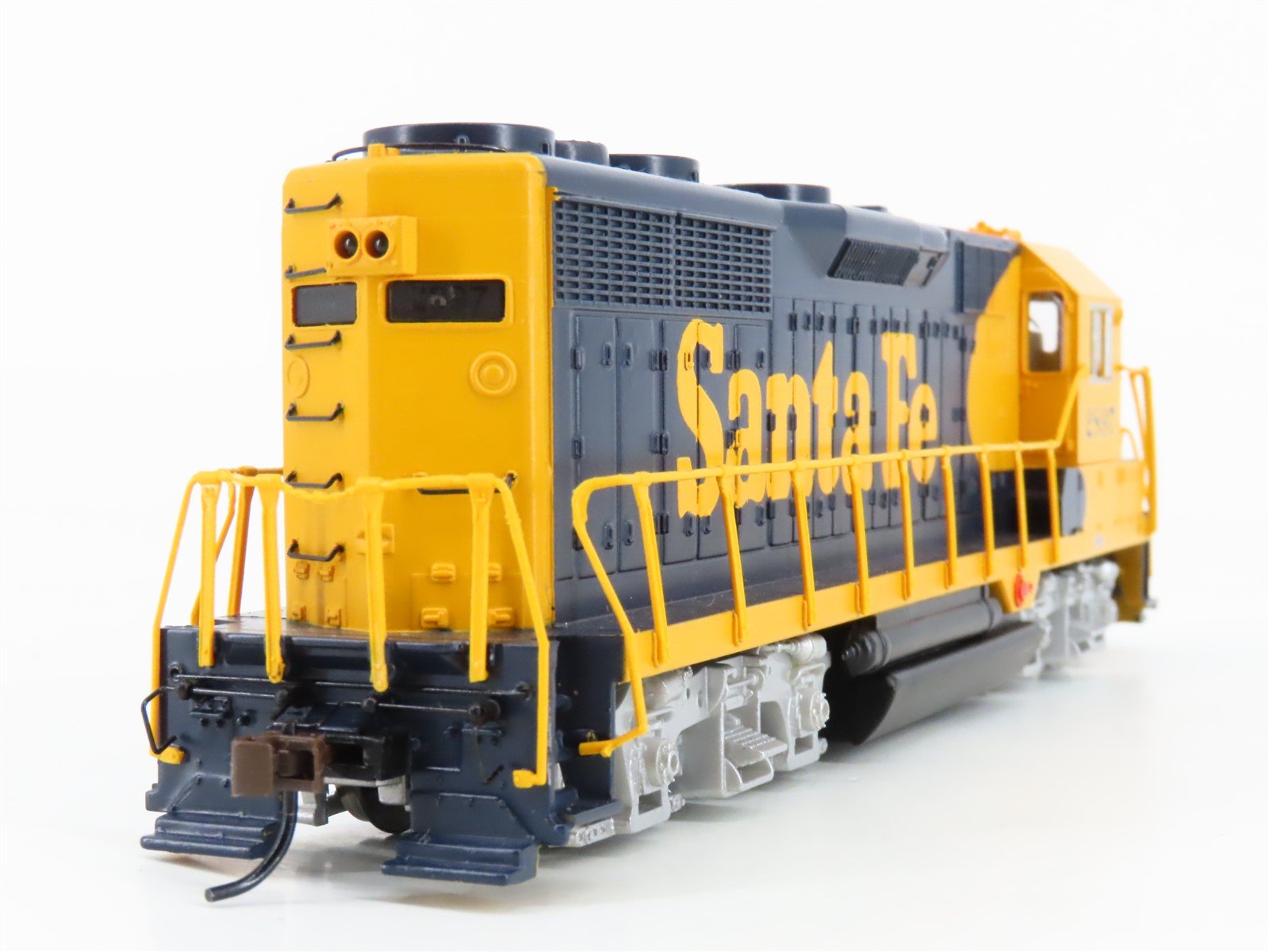 HO Scale Bachmann 11517 ASTF Santa Fe GP35 Diesel Locomotive #2897