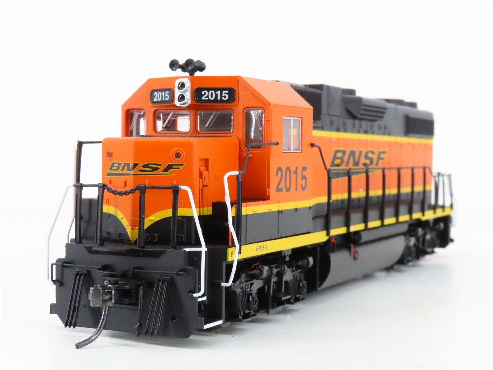 HO Scale MTH 85-2017-1 BNSF Railway GP38-2 Diesel Locomotive #2015 wDCC & Sound