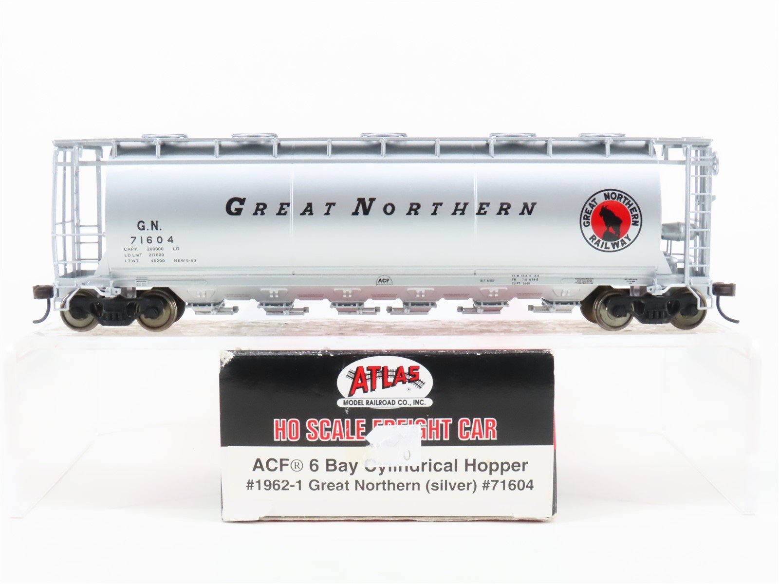 HO Scale Atlas #1962-1 GN Great Northern Railway 6-Bay Cylindrical Hopper #71604