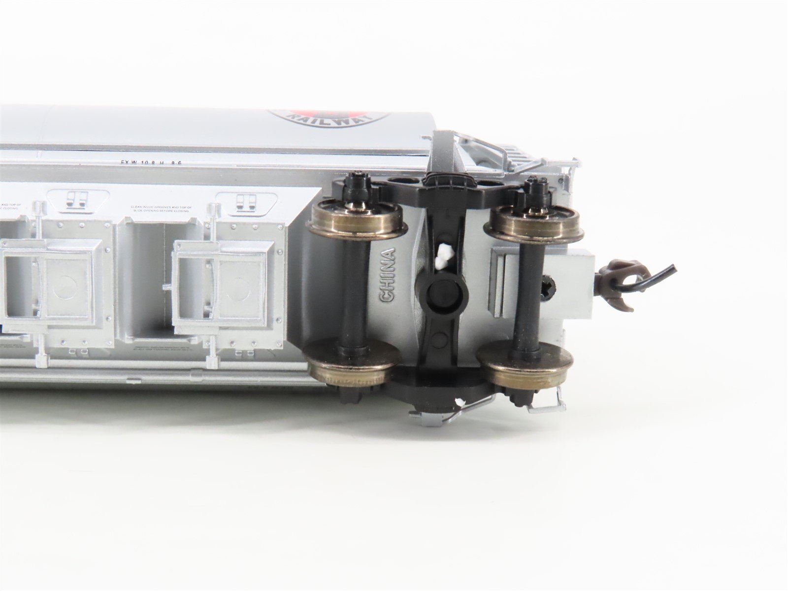 HO Scale Atlas #1962-1 GN Great Northern Railway 6-Bay Cylindrical Hopper #71604