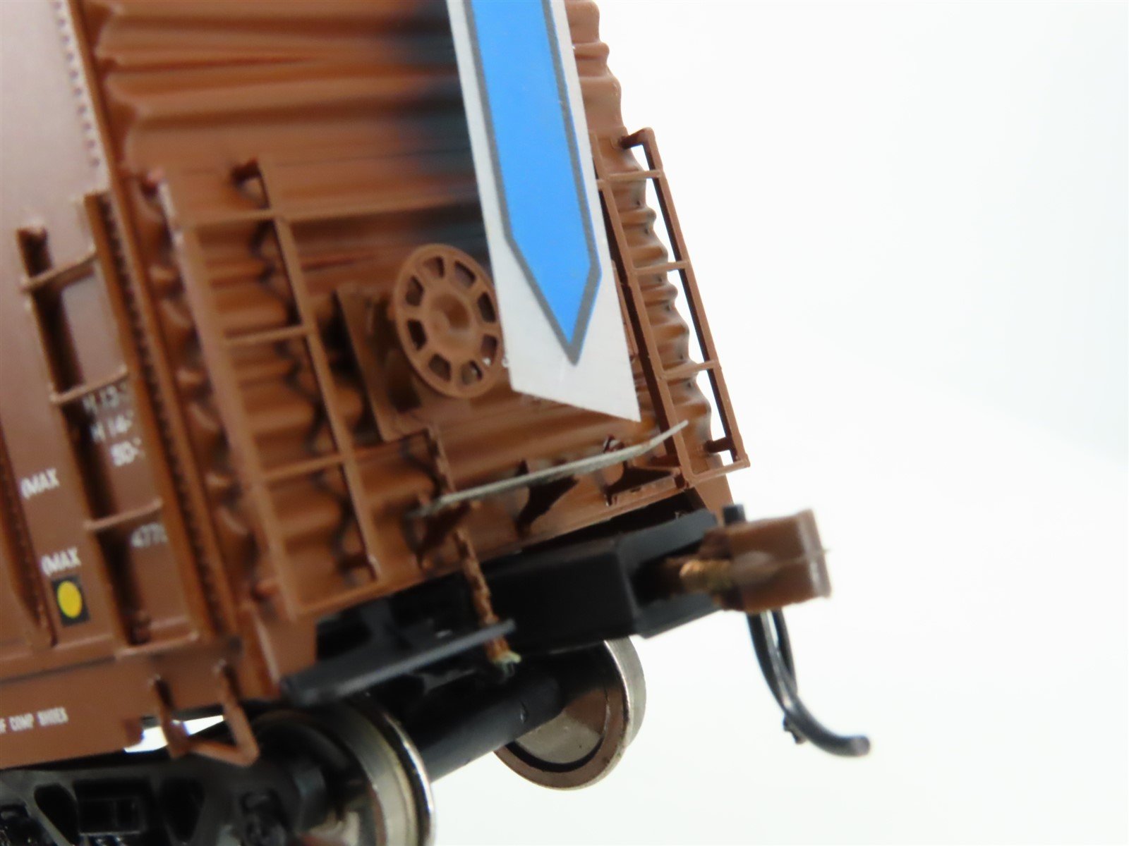 HO Athearn Genesis ATHG69095 IC Illinois Central 50' Plug Door Box Car #151660