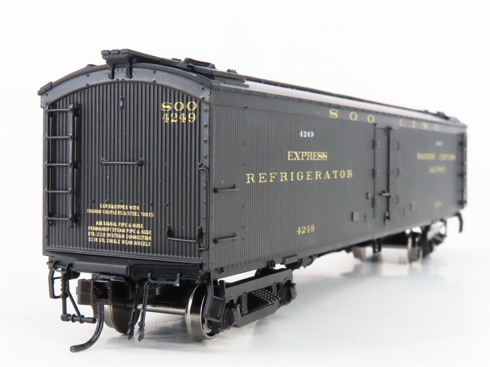 HO Scale Broadway Limited Imports SOO Line Express Reefer #4249