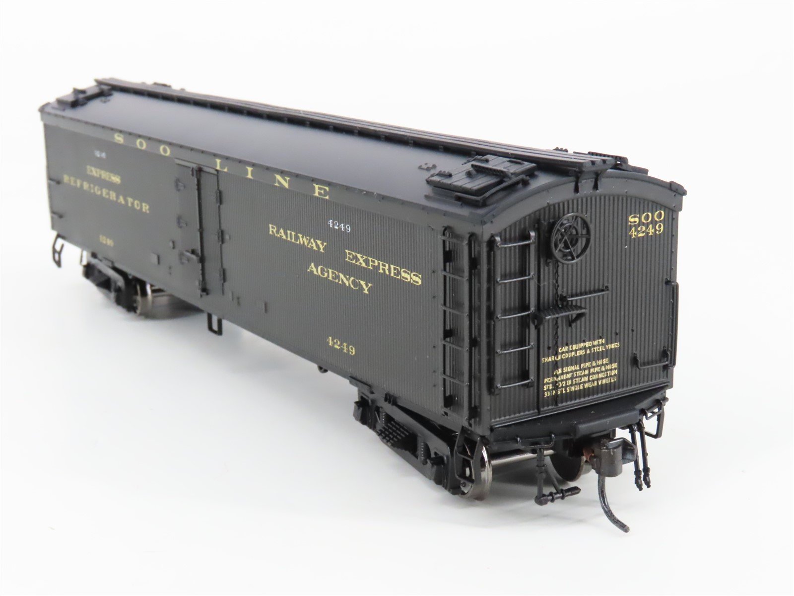 HO Scale Broadway Limited Imports SOO Line Express Reefer #4249