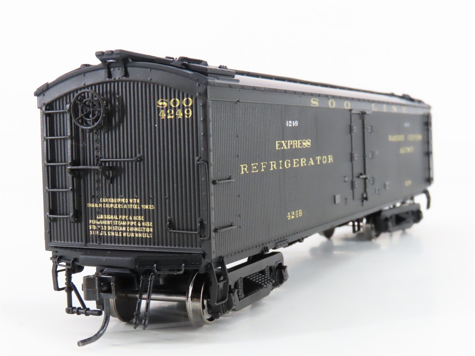 HO Scale Broadway Limited Imports SOO Line Express Reefer #4249