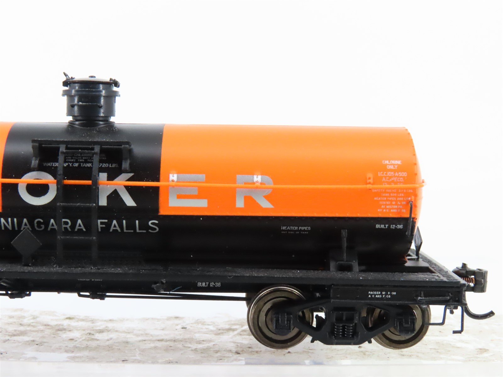 HO Scale Broadway Limited Imports 6122 HOKX Hooker Chemicals Tank Car #643