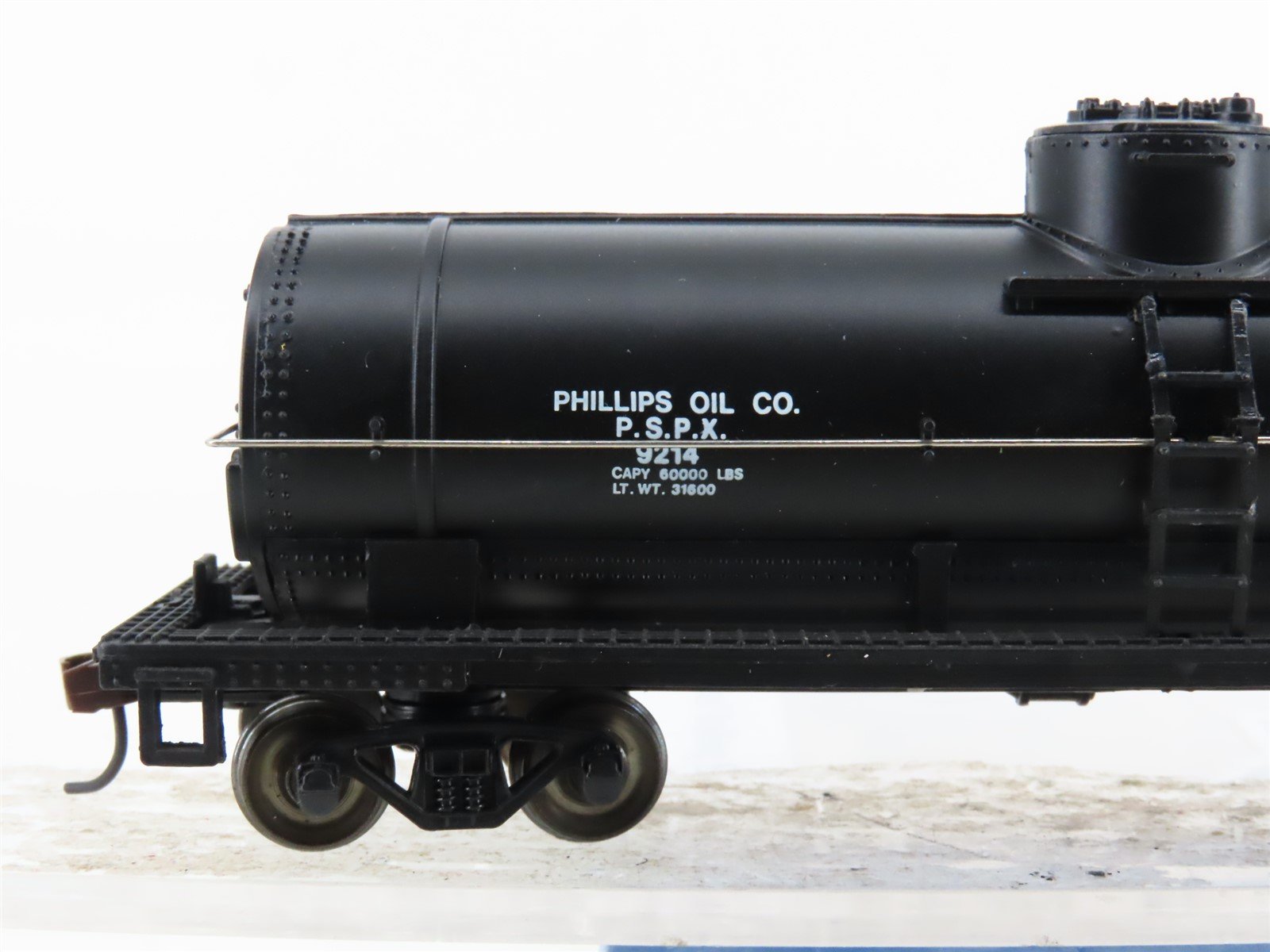 HO Bachmann Silver Series 17840 PSPX Phillips 66 40' Single Dome Tank Car #9214