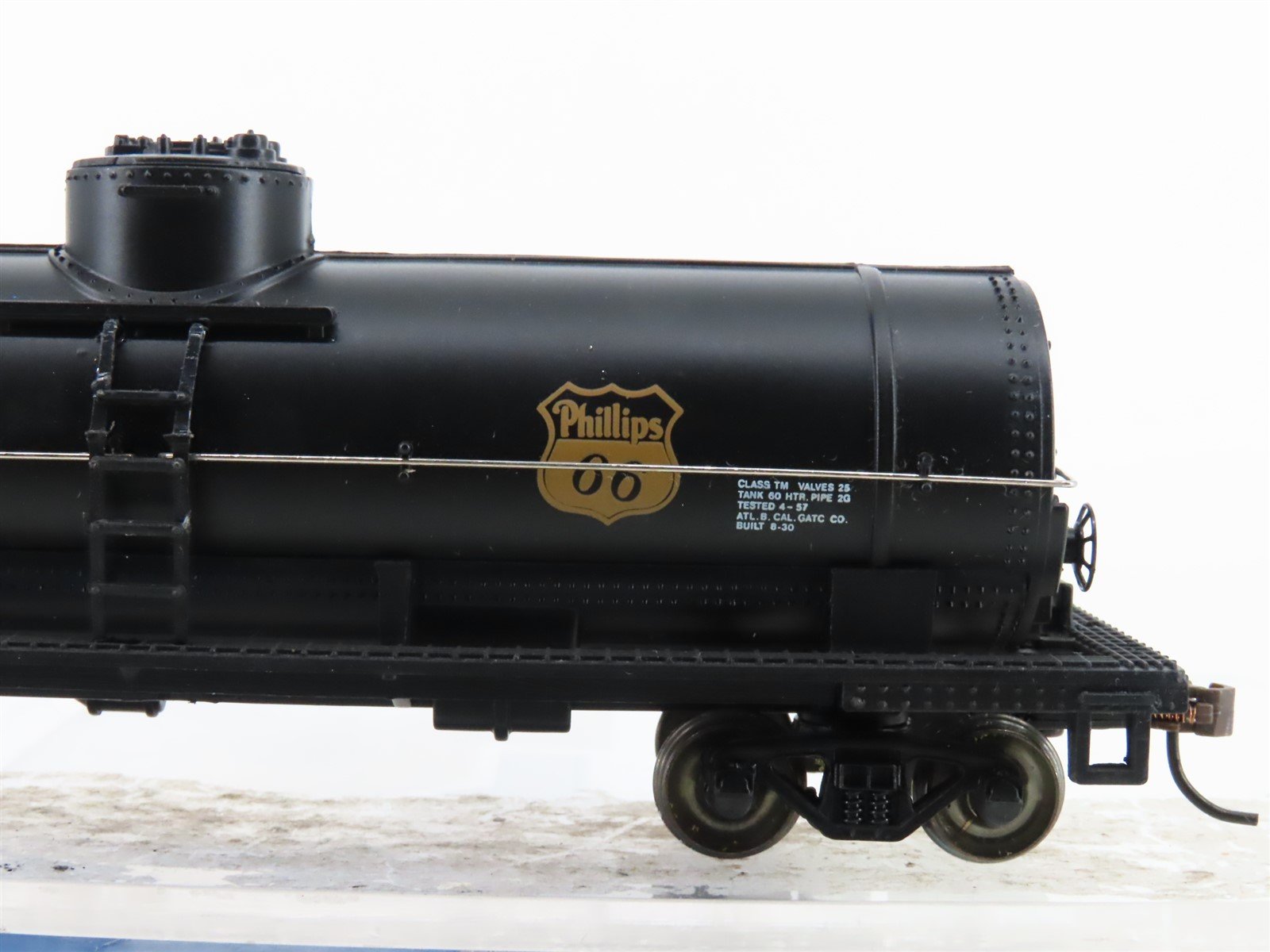 HO Bachmann Silver Series 17840 PSPX Phillips 66 40' Single Dome Tank Car #9214