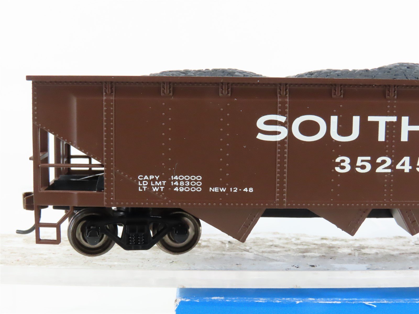 HO Bachmann Silver Series 17604 SOU Southern Railway 40' 4-Bay Hopper #352450