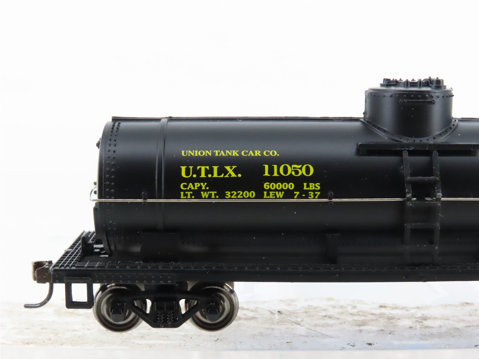 HO Scale Bachmann Silver Series 17832 UTLX Gramps 40' Single Dome Tank Car 11050