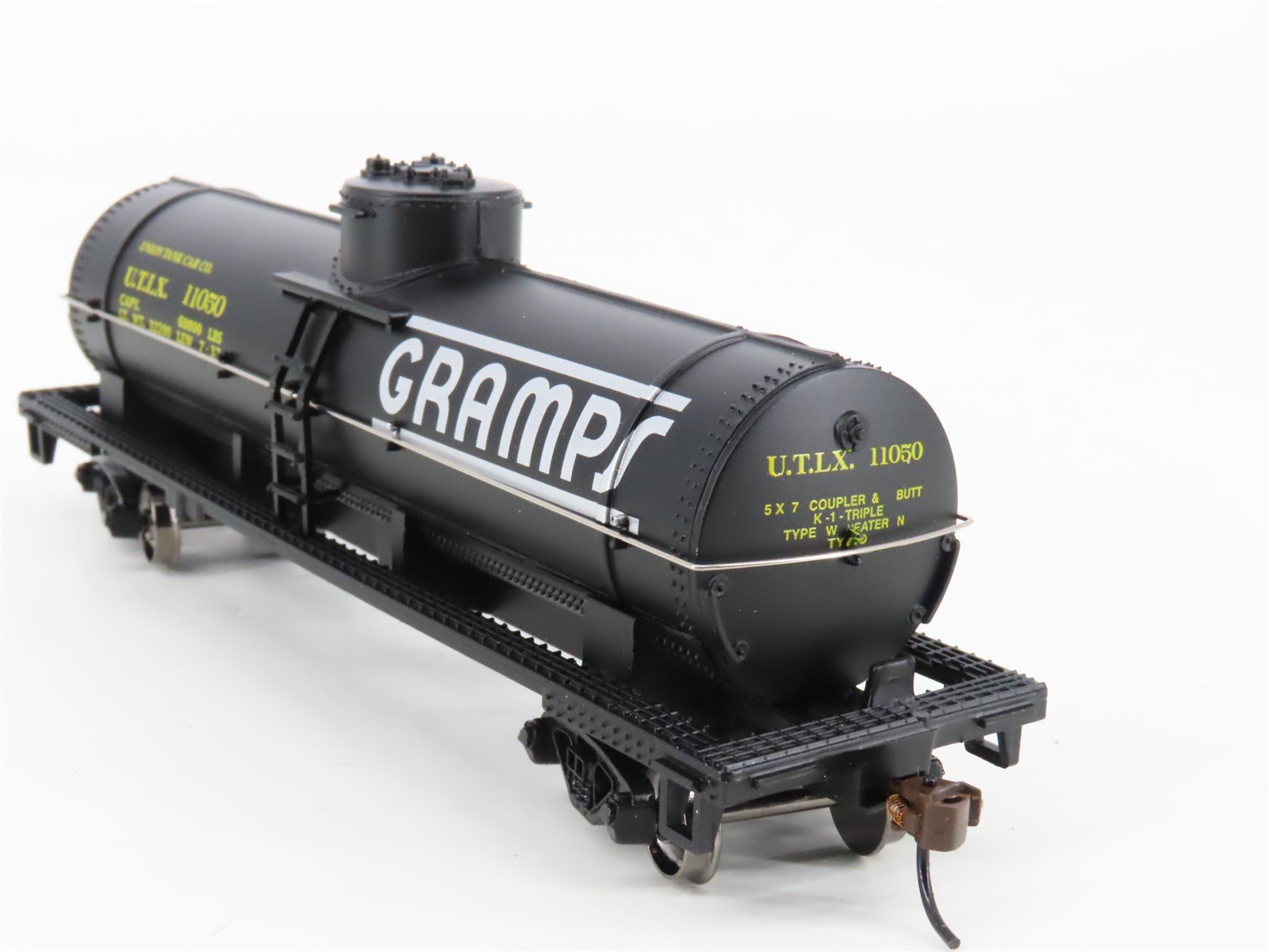 HO Scale Bachmann Silver Series 17832 UTLX Gramps 40' Single Dome Tank Car 11050