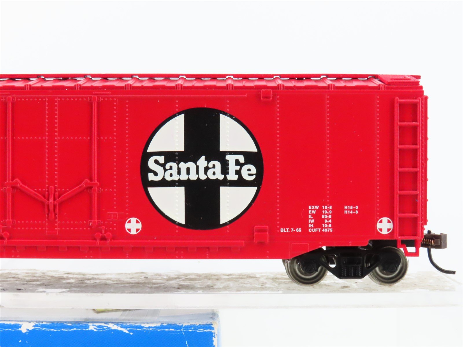 HO Scale Bachmann Silver Series 18002 ATSF Santa Fe 50' Plug Door Box Car #15913