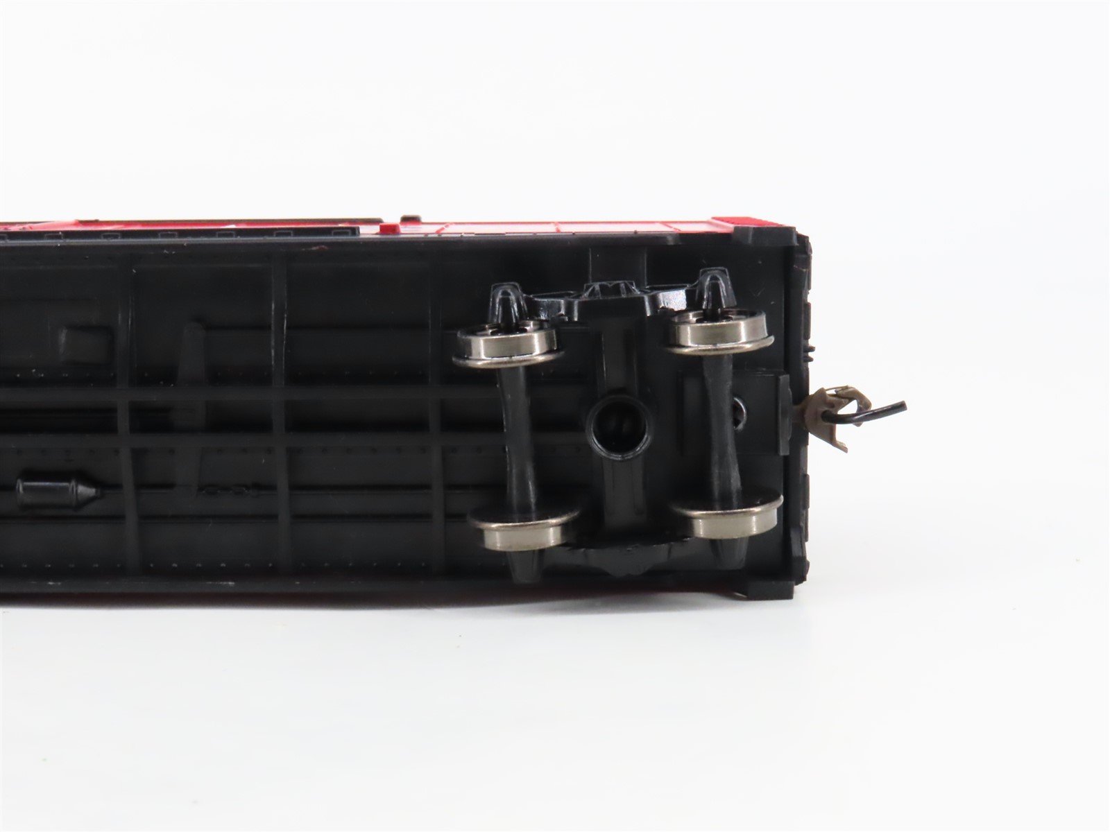 HO Scale Walthers Trainline 931-1676 SFRB Santa Fe 50' Plug Door Box Car #6572