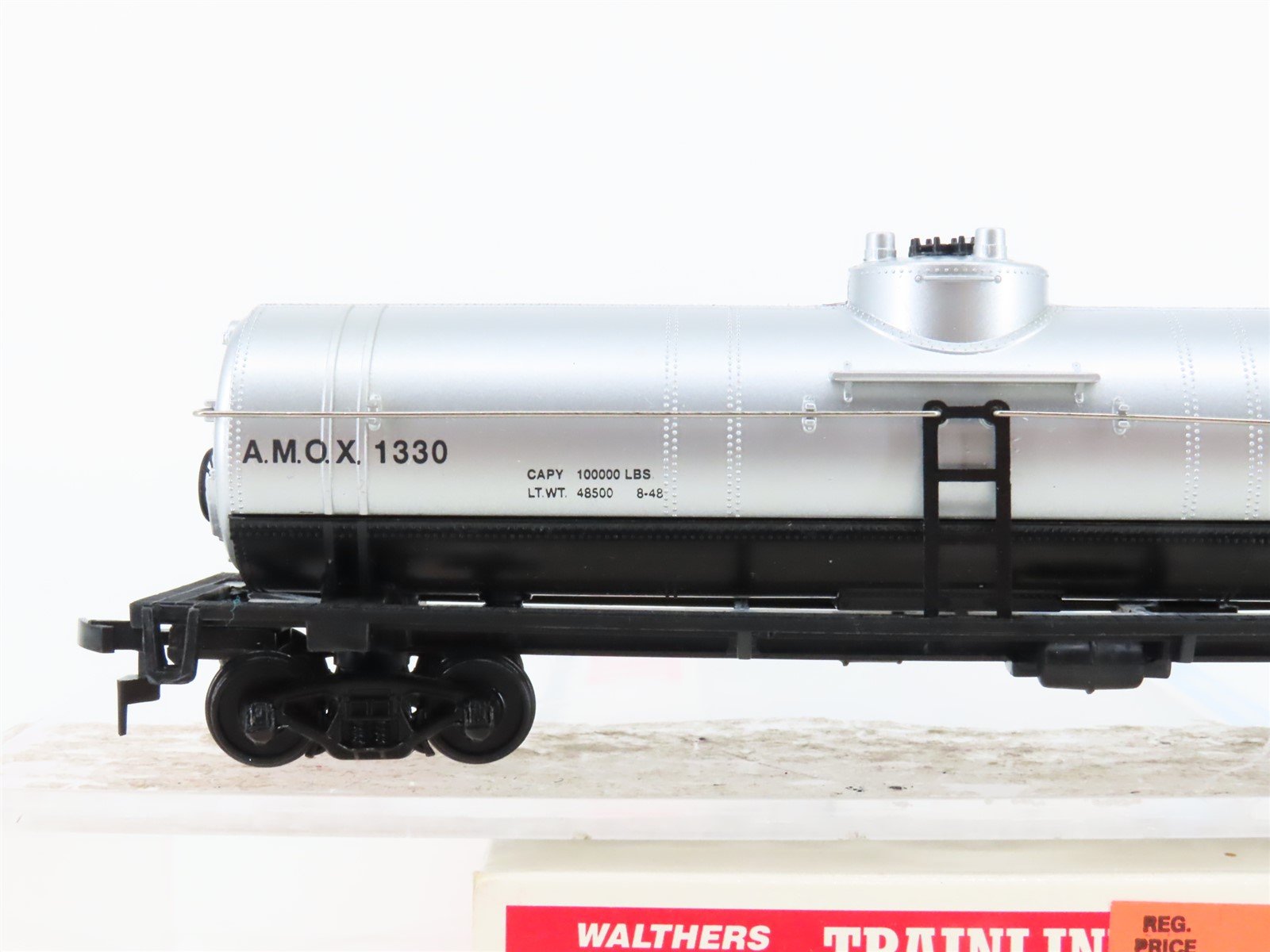 HO Scale Walthers Trainline 931-613 AMOX Amoco 40' Single Dome Tank Car #1330