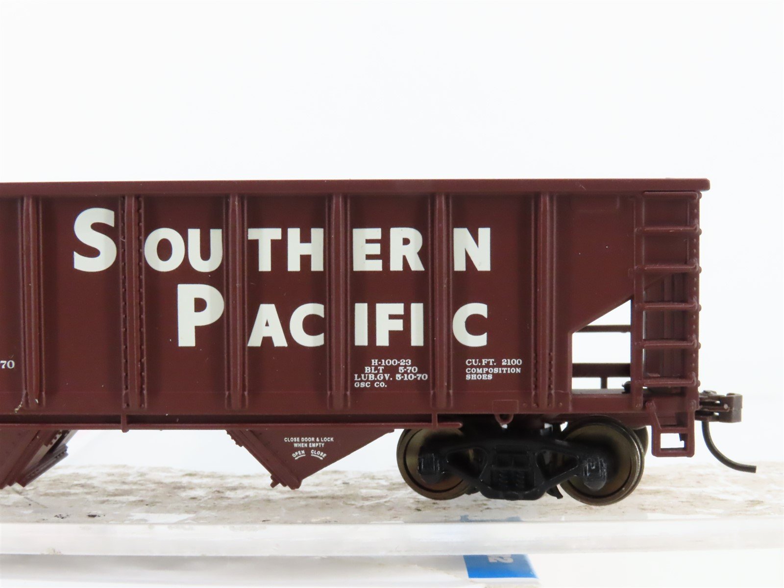 HO Scale Walthers Trainline 931-1644 SP Southern Pacific 2-Bay Hopper #464174