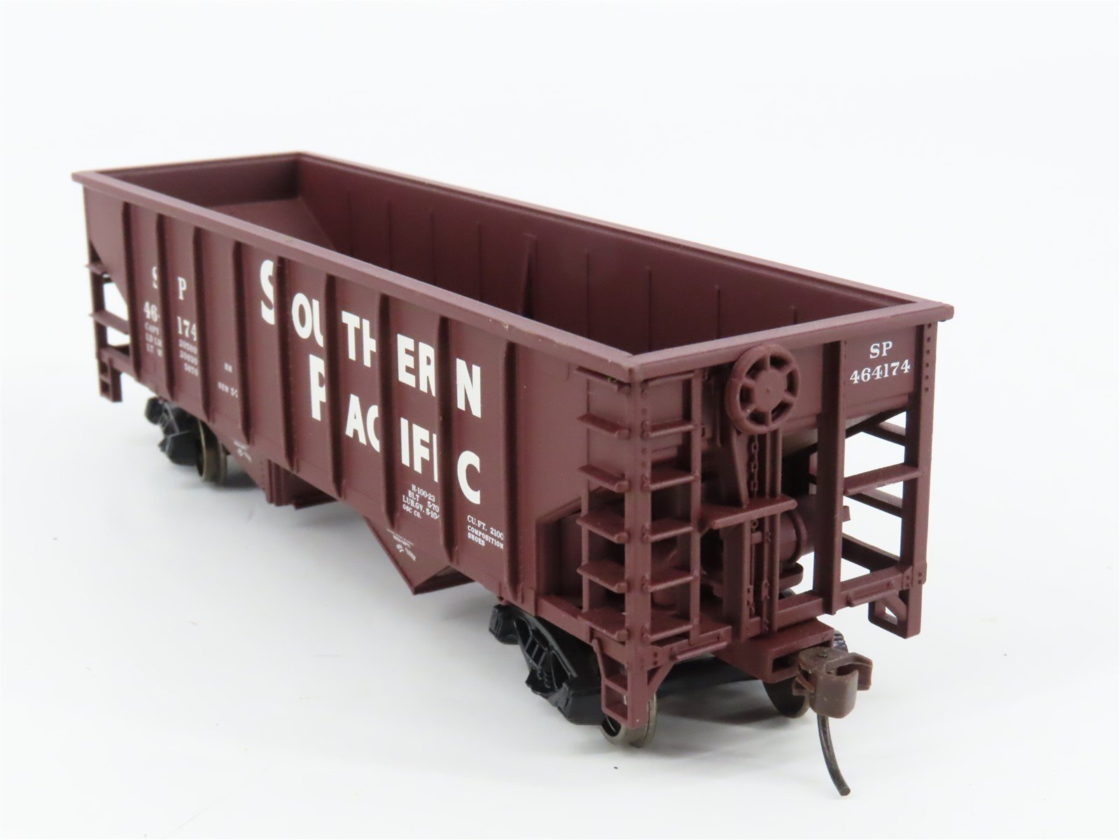 HO Scale Walthers Trainline 931-1644 SP Southern Pacific 2-Bay Hopper #464174