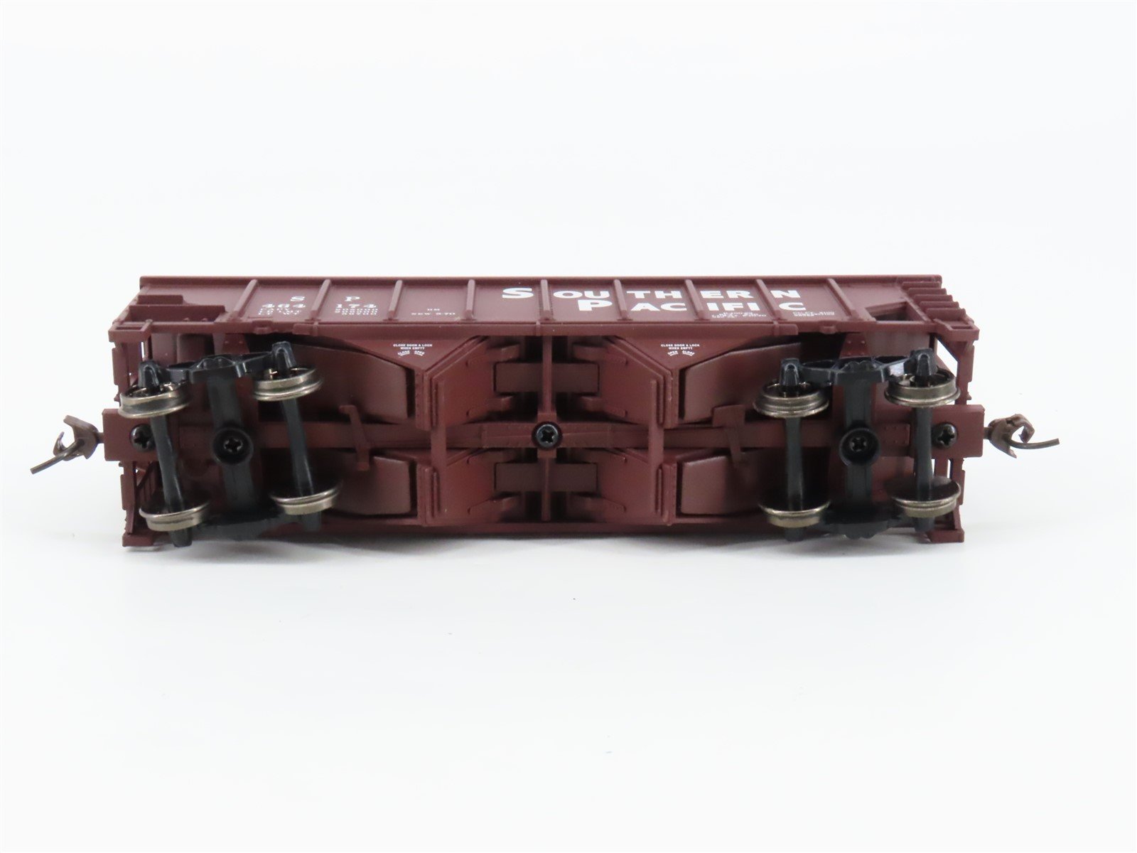 HO Scale Walthers Trainline 931-1644 SP Southern Pacific 2-Bay Hopper #464174