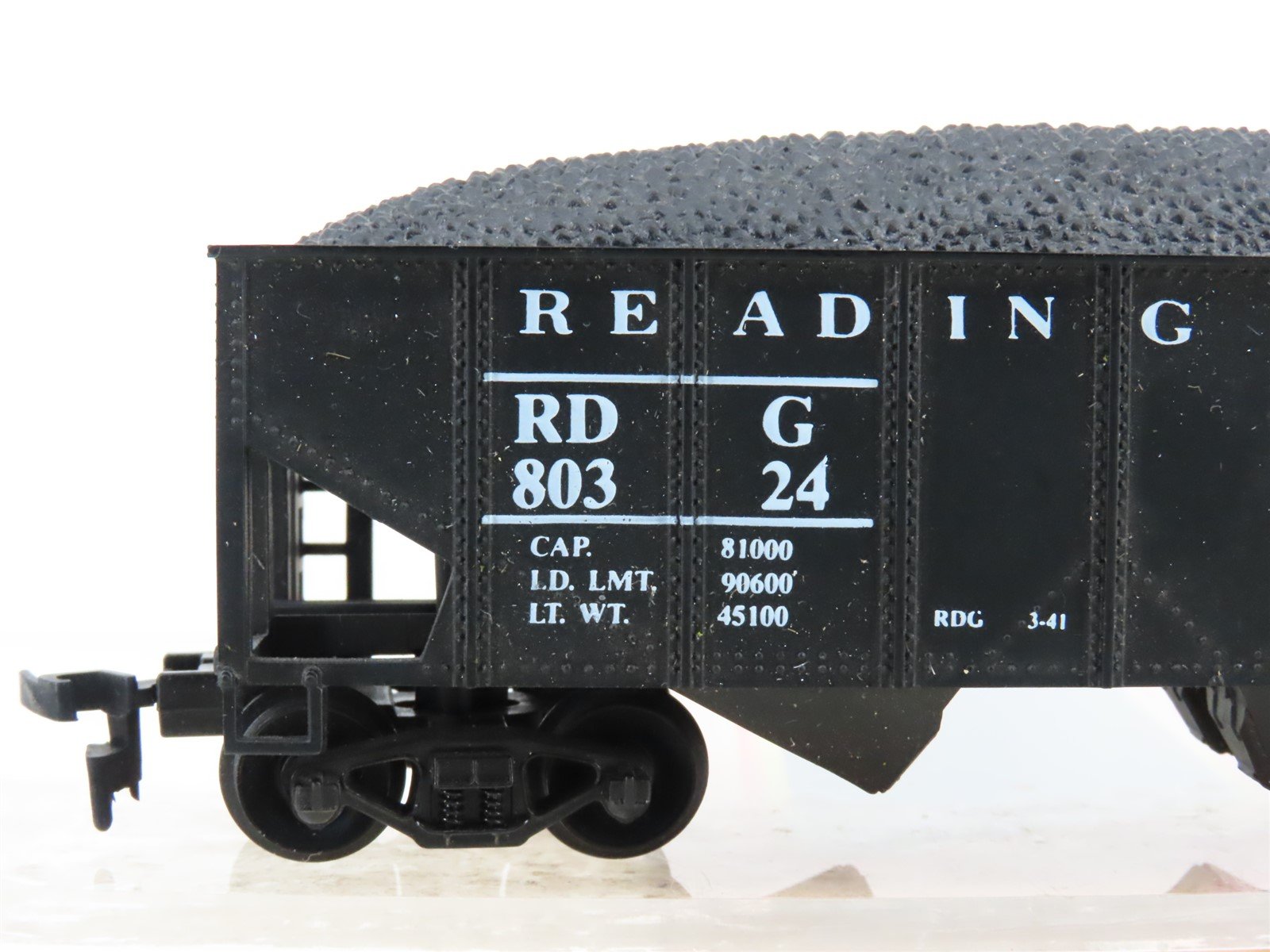 HO Scale IHC 2556 RDG Reading Lines 2-Bay Open Hopper #80324 w/ Load