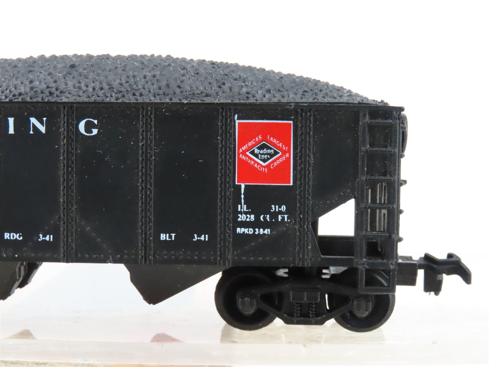 HO Scale IHC 2556 RDG Reading Lines 2-Bay Open Hopper #80324 w/ Load