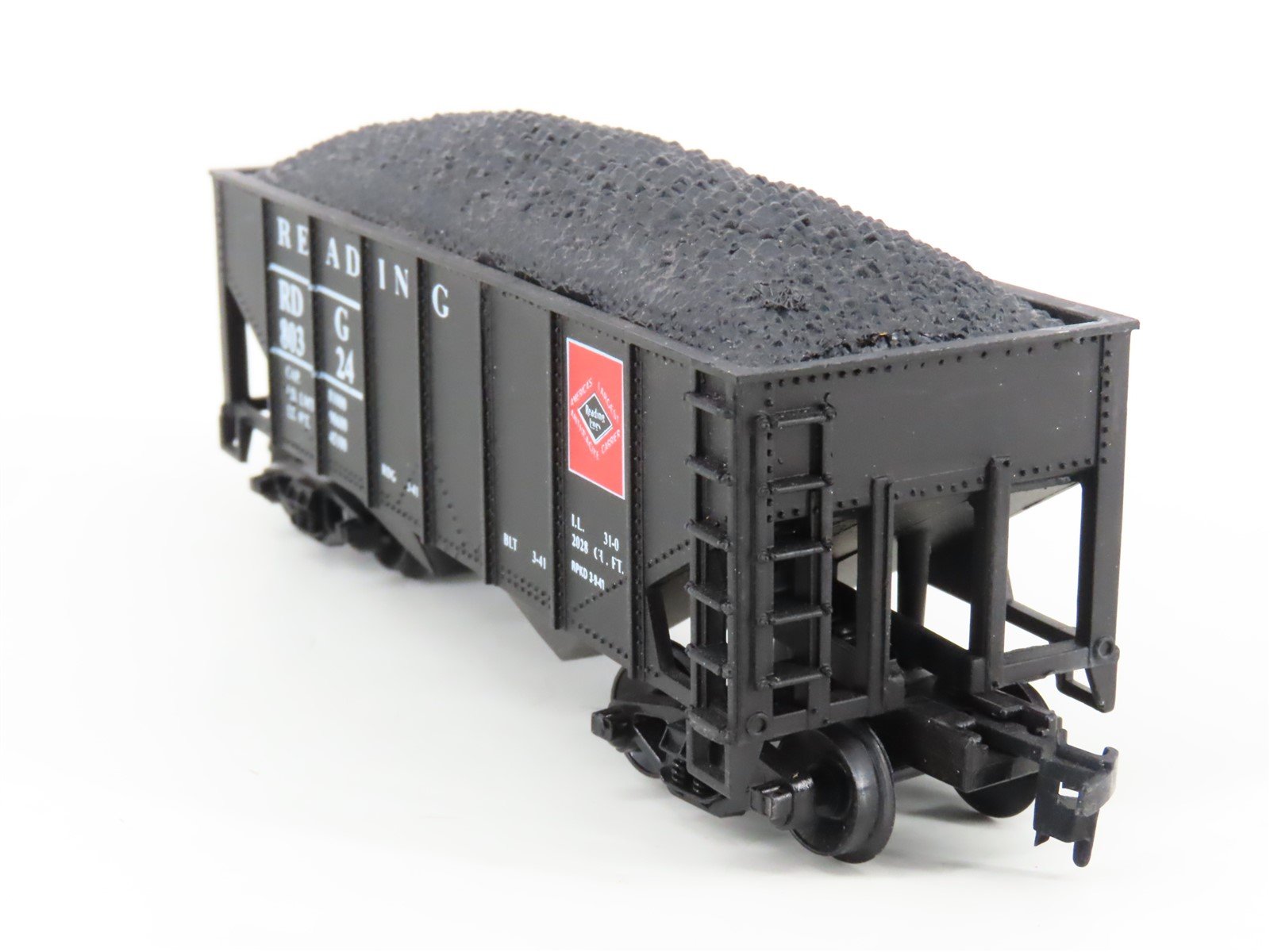 HO Scale IHC 2556 RDG Reading Lines 2-Bay Open Hopper #80324 w/ Load